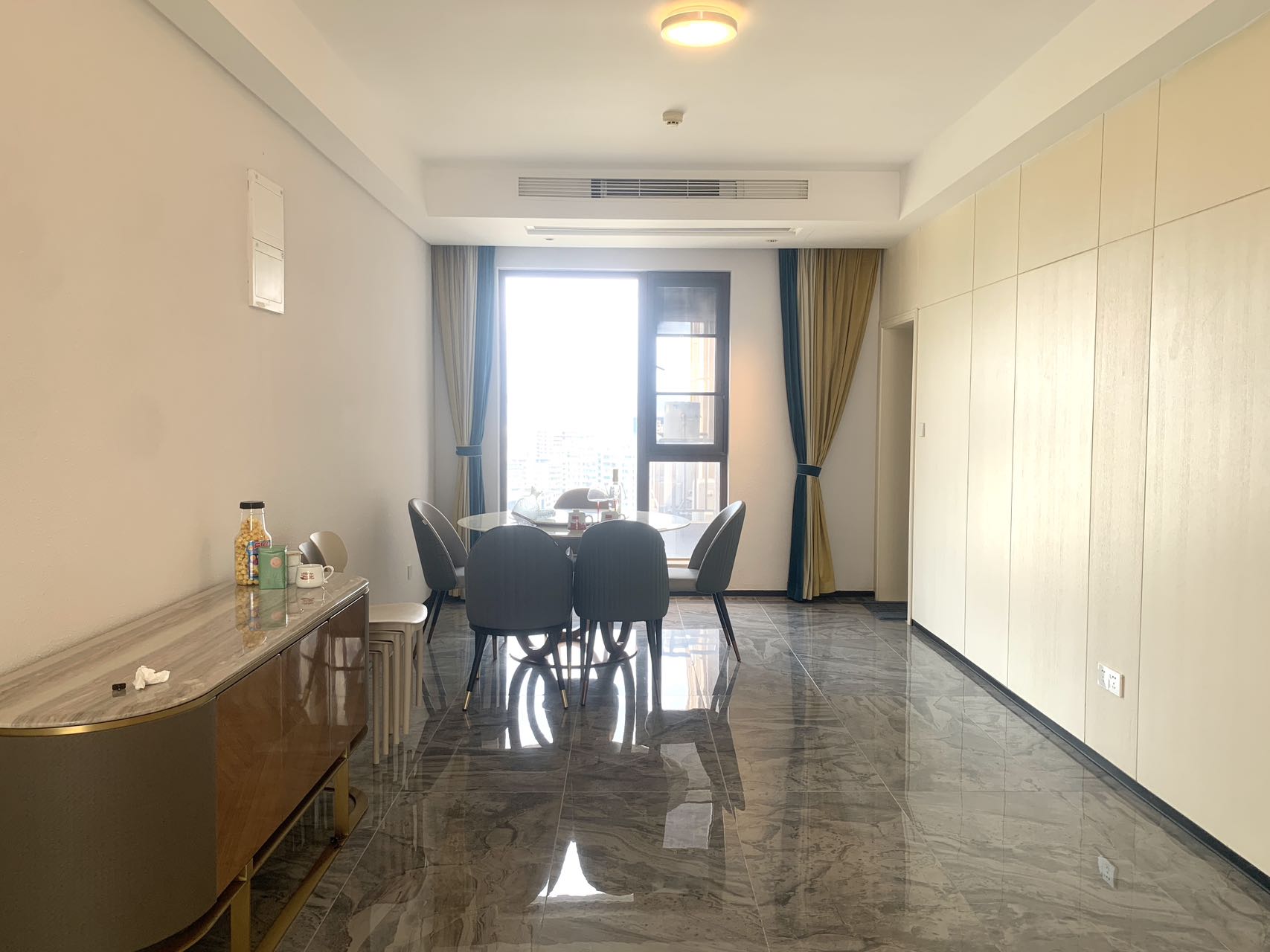 海航豪庭北苑 3室2厅3卫 11000.0元/月 海航豪庭北苑 3室2厅3卫 11000.0元/月室内图