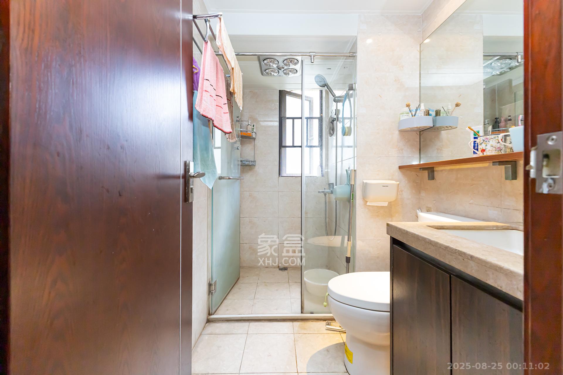 时代倾城二期  2室2厅1卫    69.8万卫生间