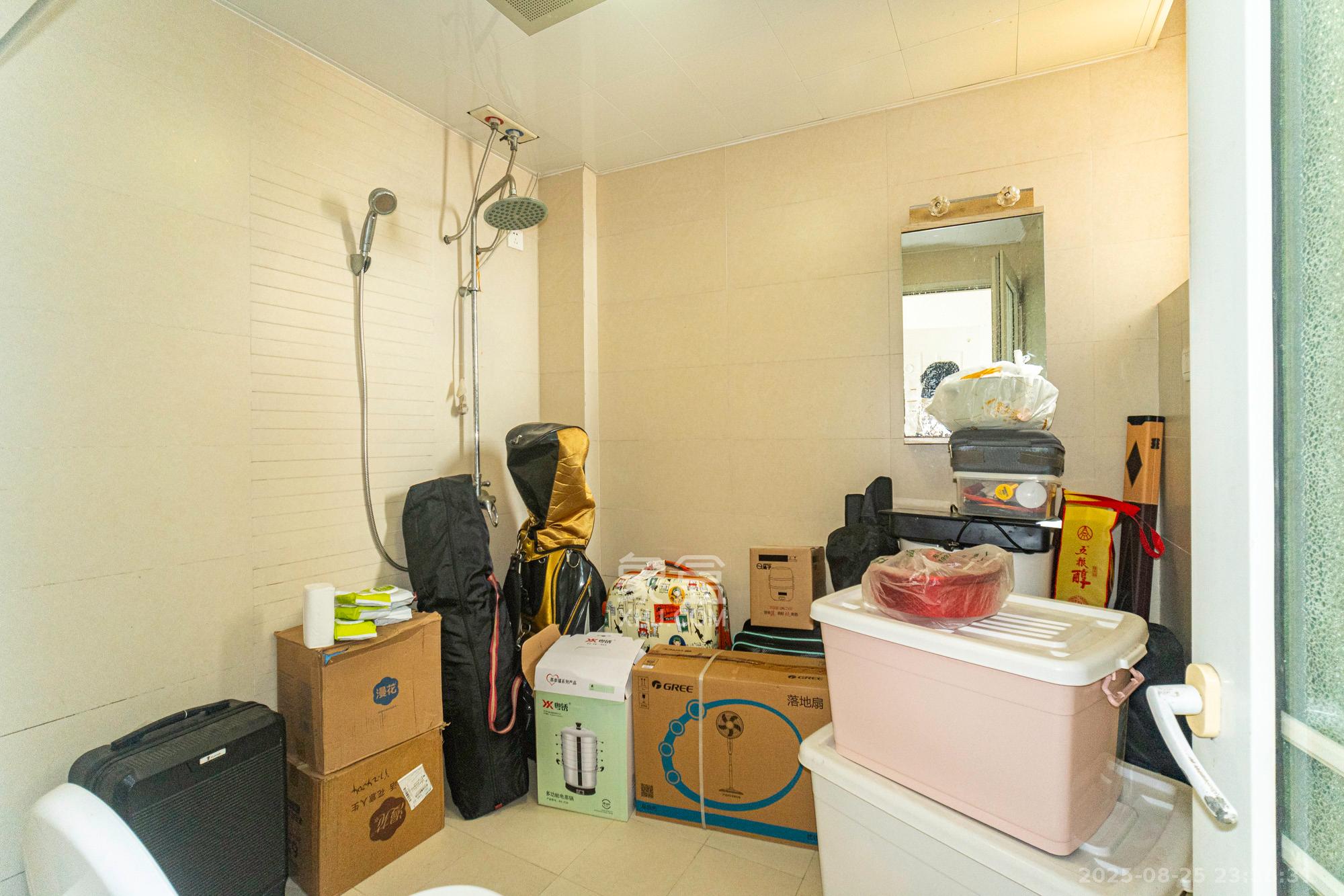 幸福洋房 3室2厅2卫 59.8万 幸福洋房 3室2厅2卫 59.8万卫生间