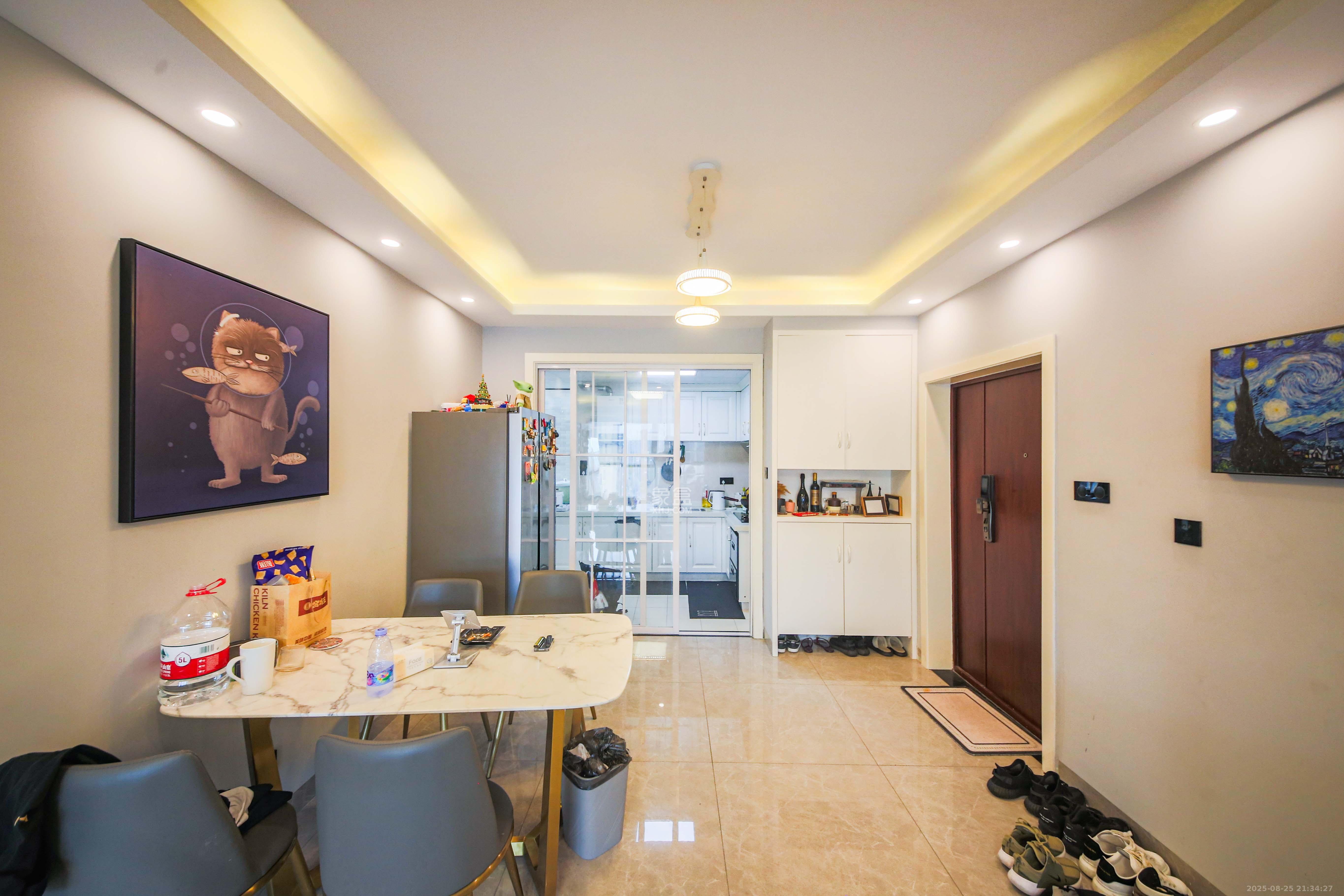 中南红领邦(红星嘉和苑) 4室2厅2卫 136.8万 中南红领邦(红星嘉和苑) 4室2厅2卫 136.8万客厅