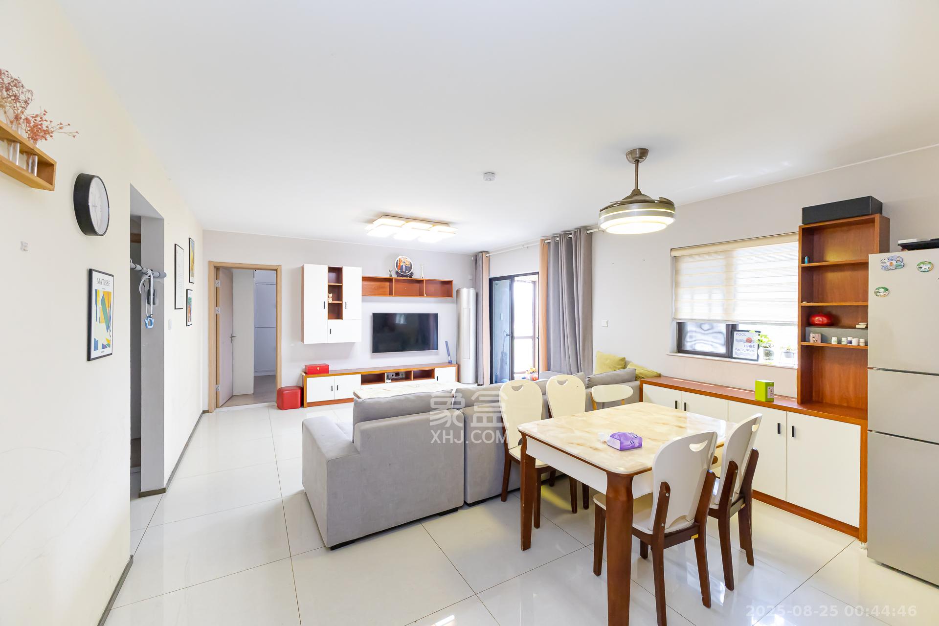 时代倾城二期 4室2厅2卫 90.0万 时代倾城二期 4室2厅2卫 90.0万客厅