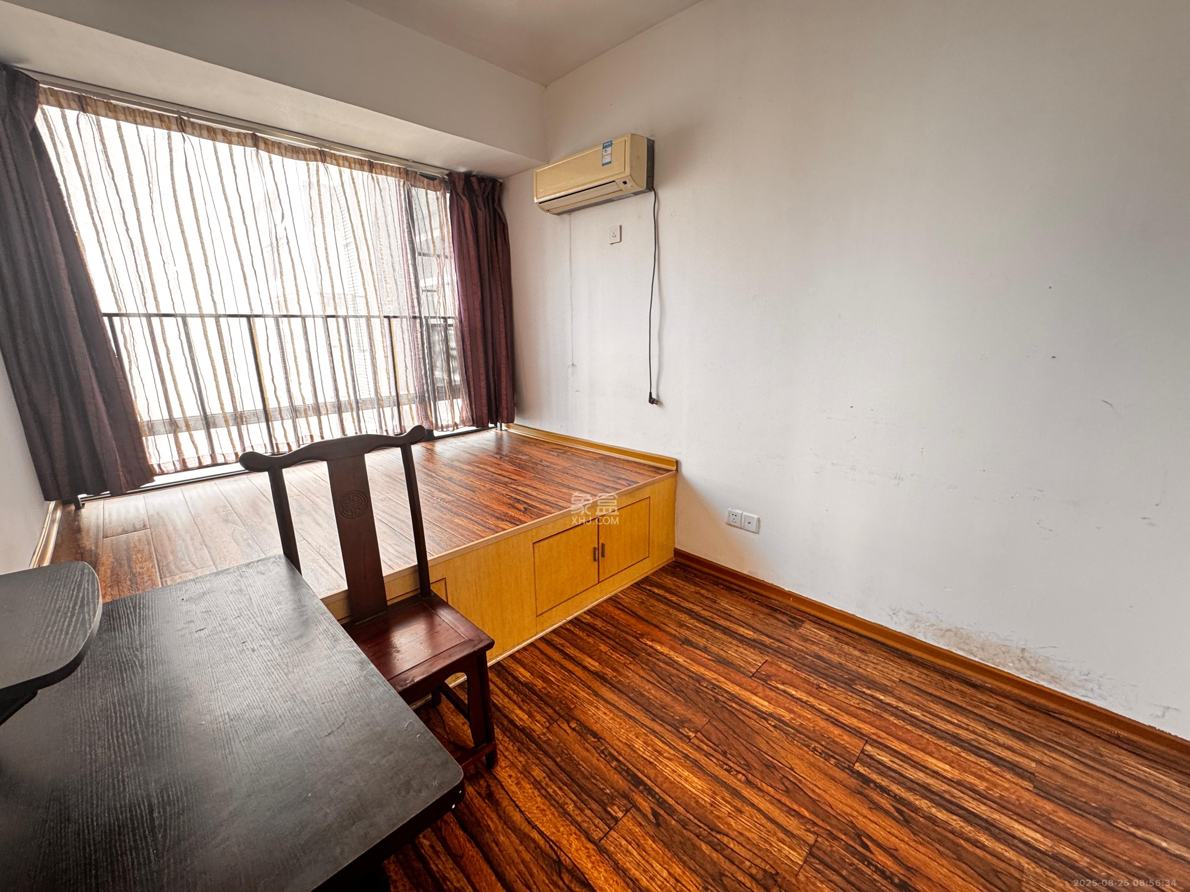 极目楚天  3室2厅1卫    2300.0元/月 极目楚天  3室2厅1卫    2300.0元/月室内图