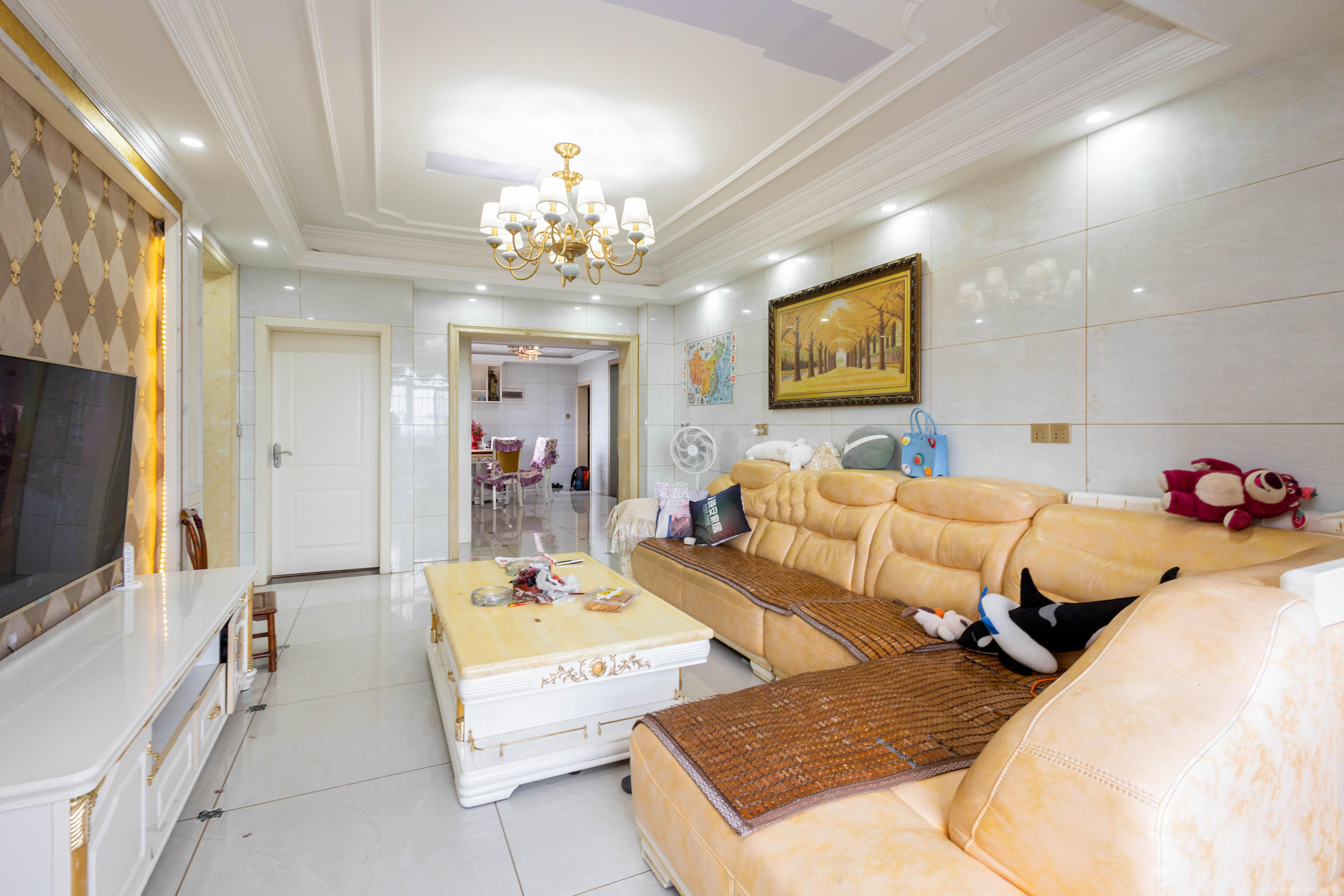 未来蜂巢 3室2厅1卫 69.0万 未来蜂巢 3室2厅1卫 69.0万客厅