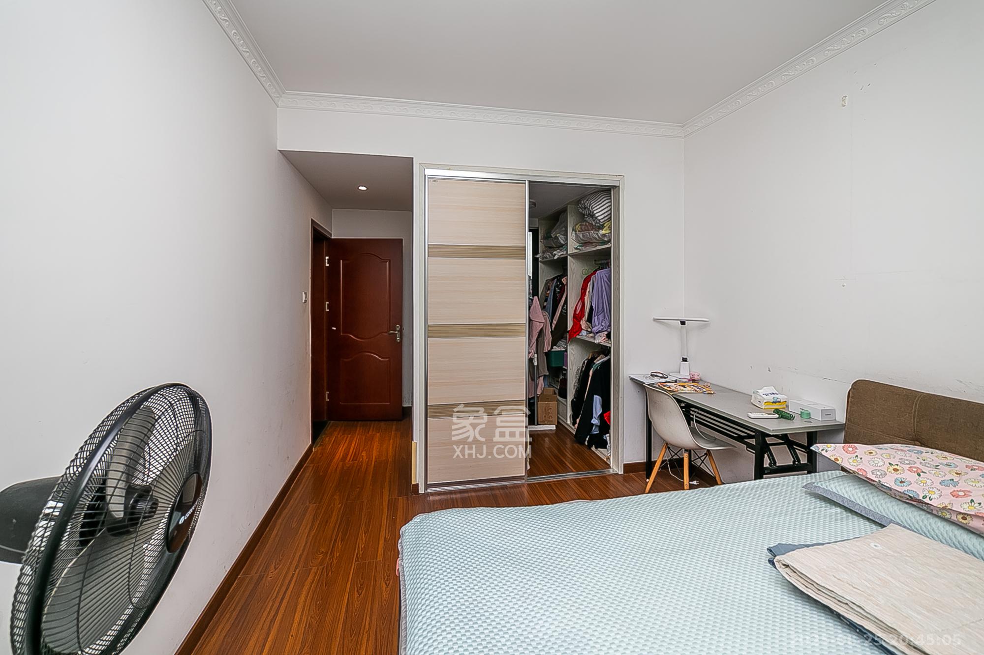 天鸿天府（天鸿中央大院）  3室2厅2卫    128.0万卧室