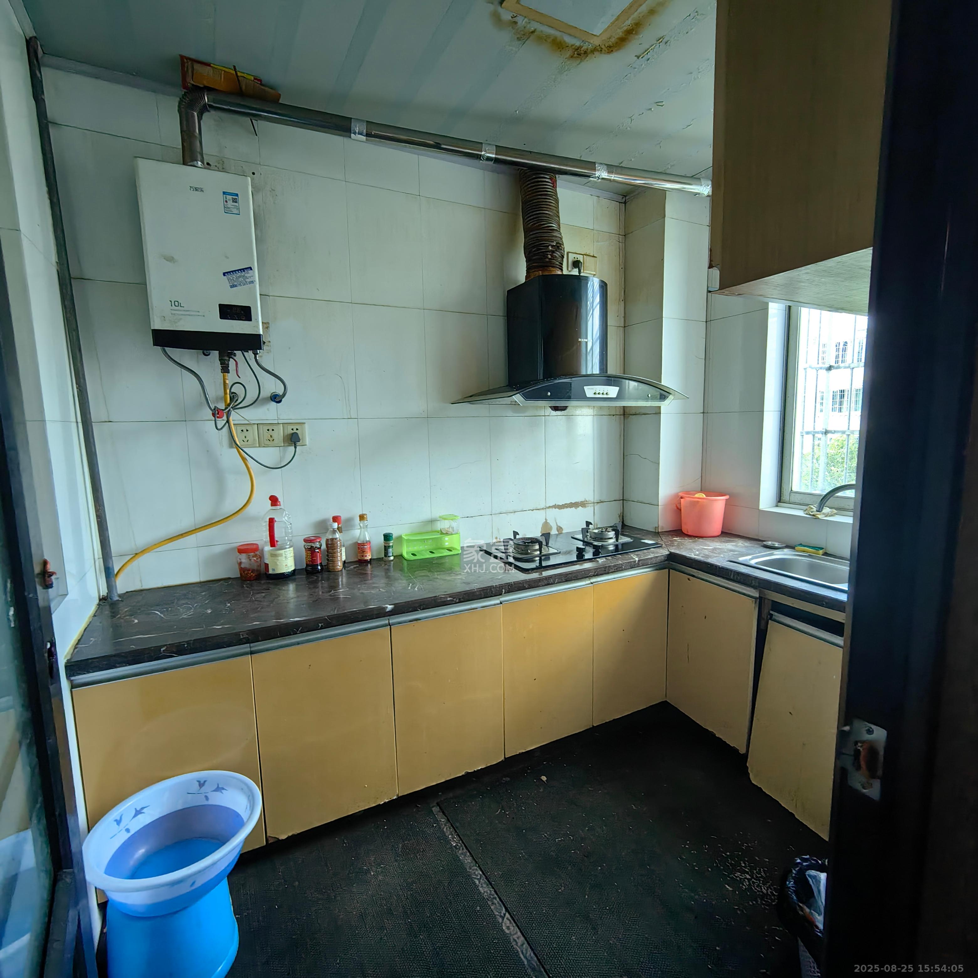 中南汽车世界 3室2厅1卫 1400.0元/月 中南汽车世界 3室2厅1卫 1400.0元/月室内图