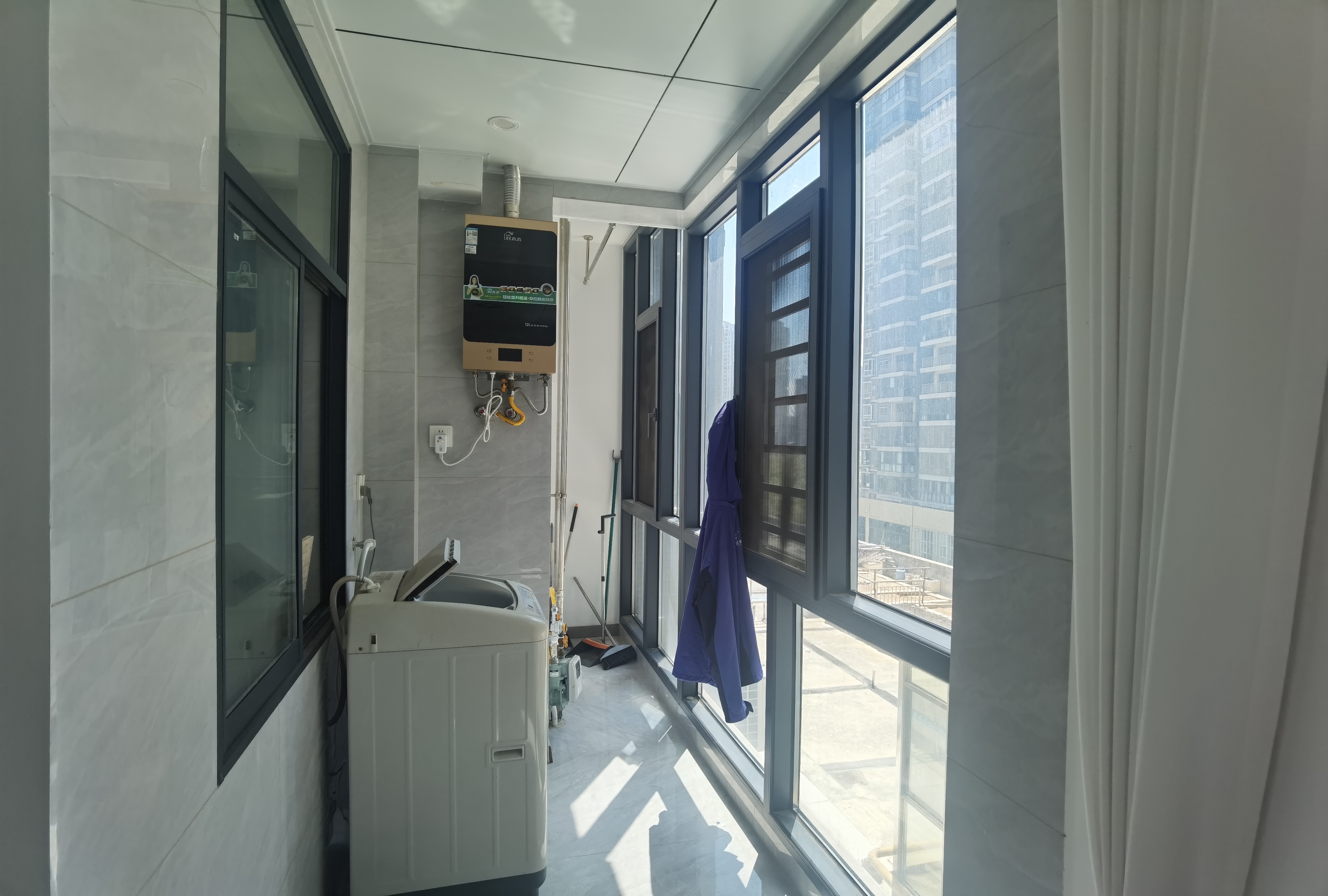 龙凤东宫  3室2厅1卫    2000.0元/月户型图