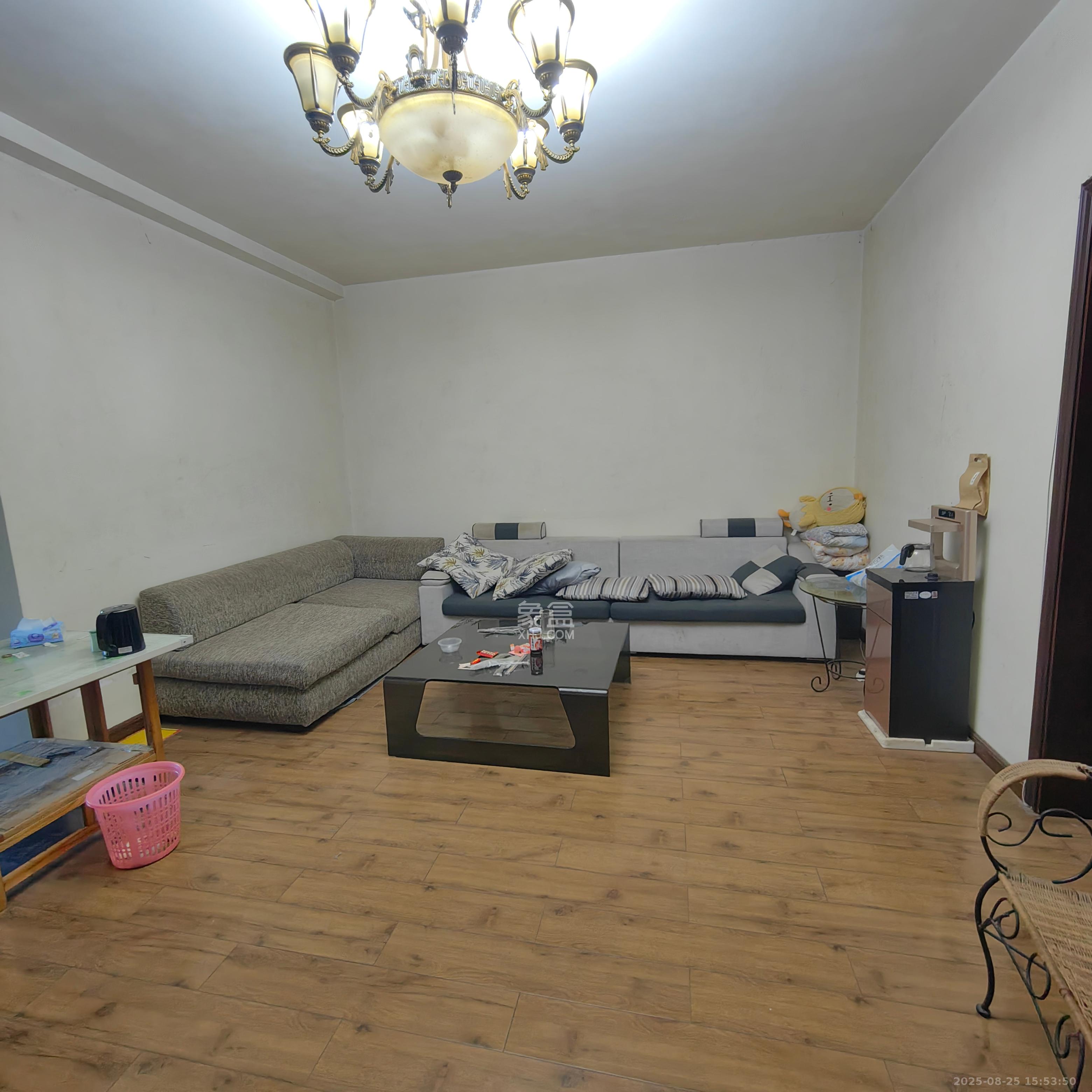 中南汽车世界 3室2厅1卫 1400.0元/月 中南汽车世界 3室2厅1卫 1400.0元/月室内图