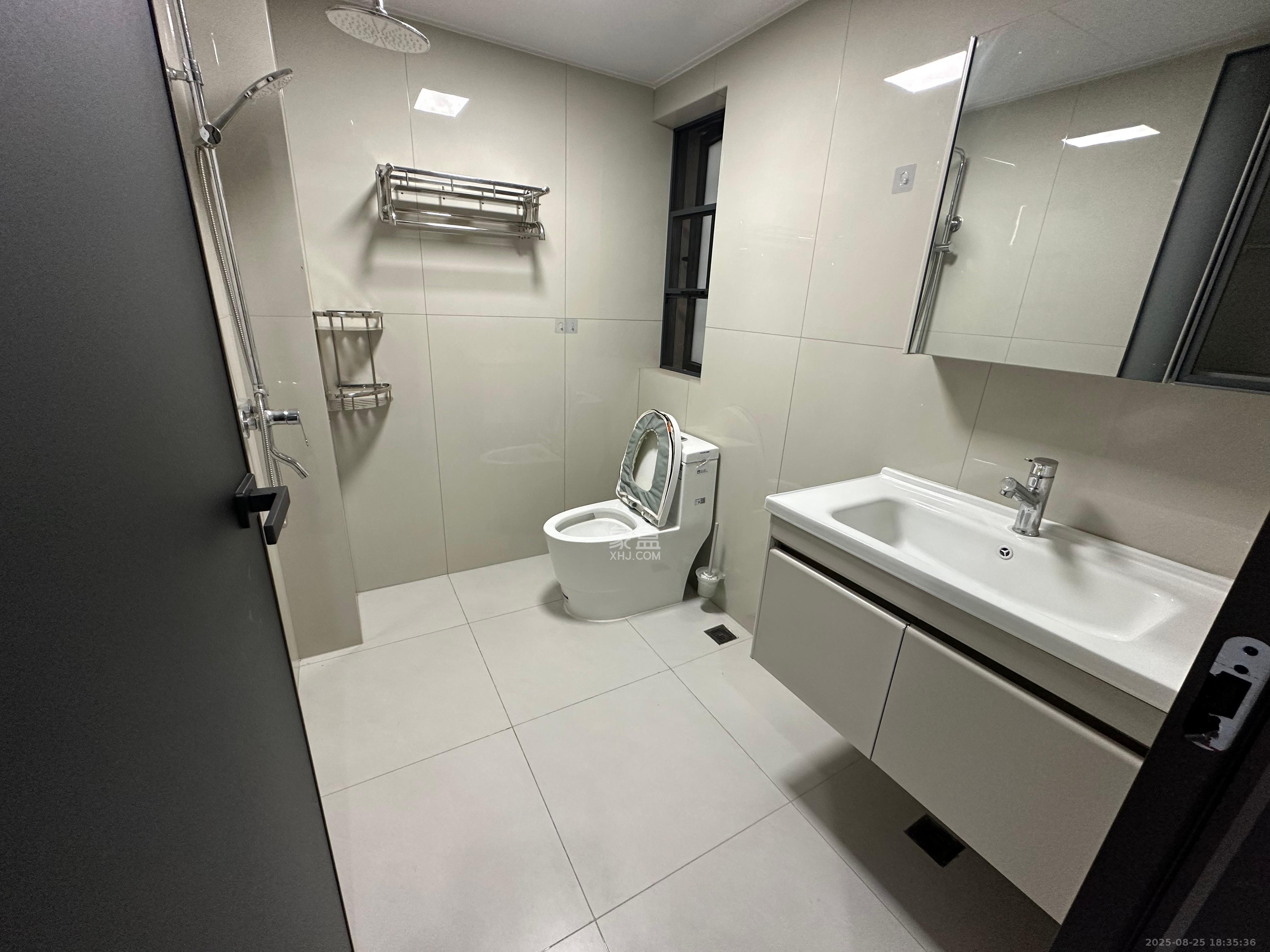 惟智园安置小区 4室2厅2卫 2600.0元/月 惟智园安置小区 4室2厅2卫 2600.0元/月室内图