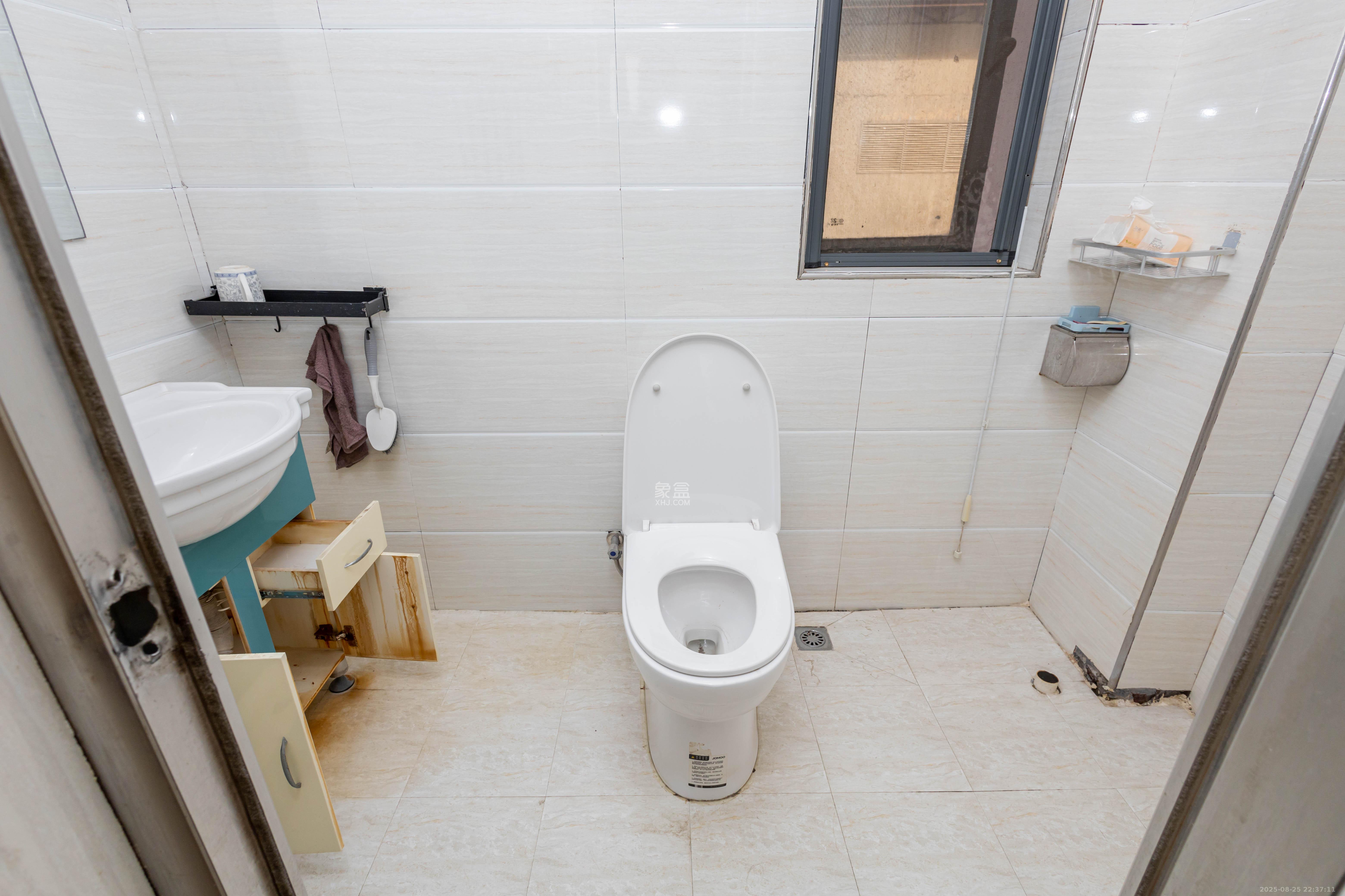 东岸城邦  3室2厅2卫    95.0万 东岸城邦  3室2厅2卫    95.0万卫生间