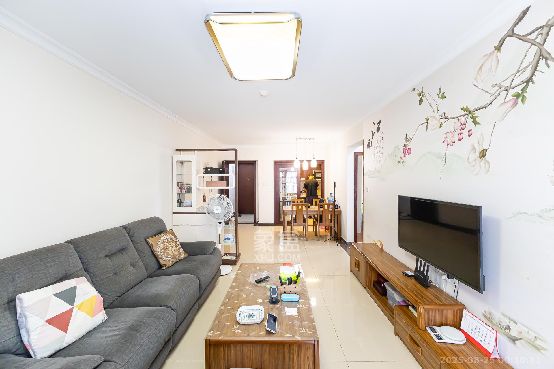 时代倾城二期 2室2厅1卫 69.8万 时代倾城二期 2室2厅1卫 69.8万客厅