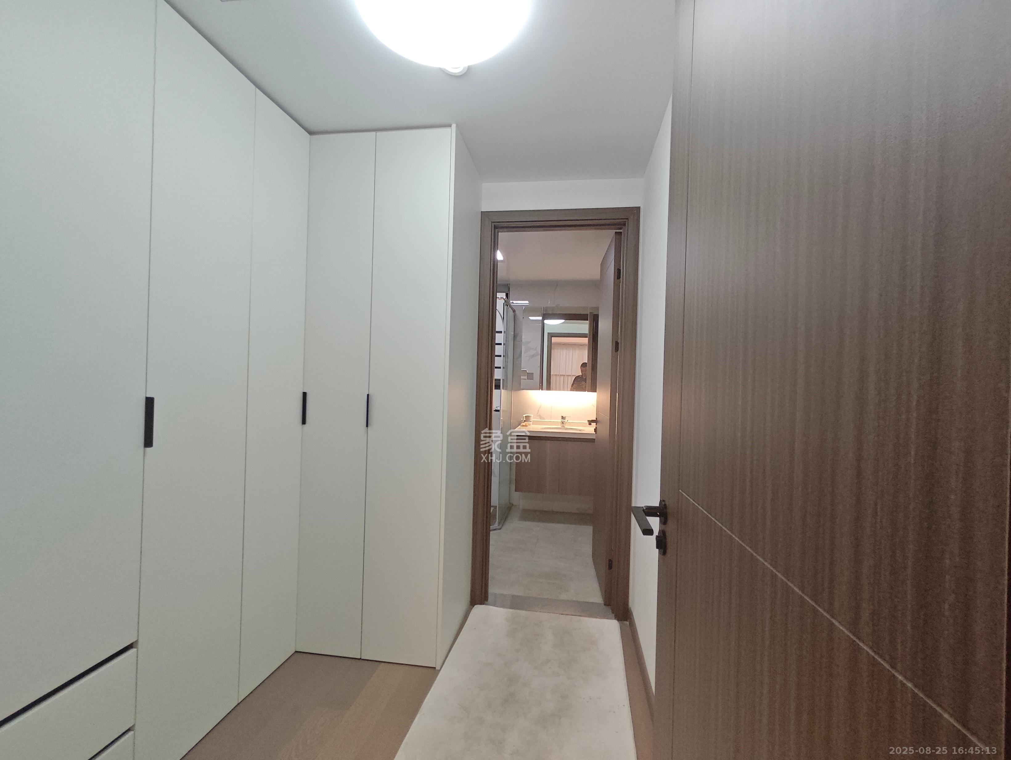 绿地V岛  4室2厅2卫    4500.0元/月 绿地V岛  4室2厅2卫    4500.0元/月室内图