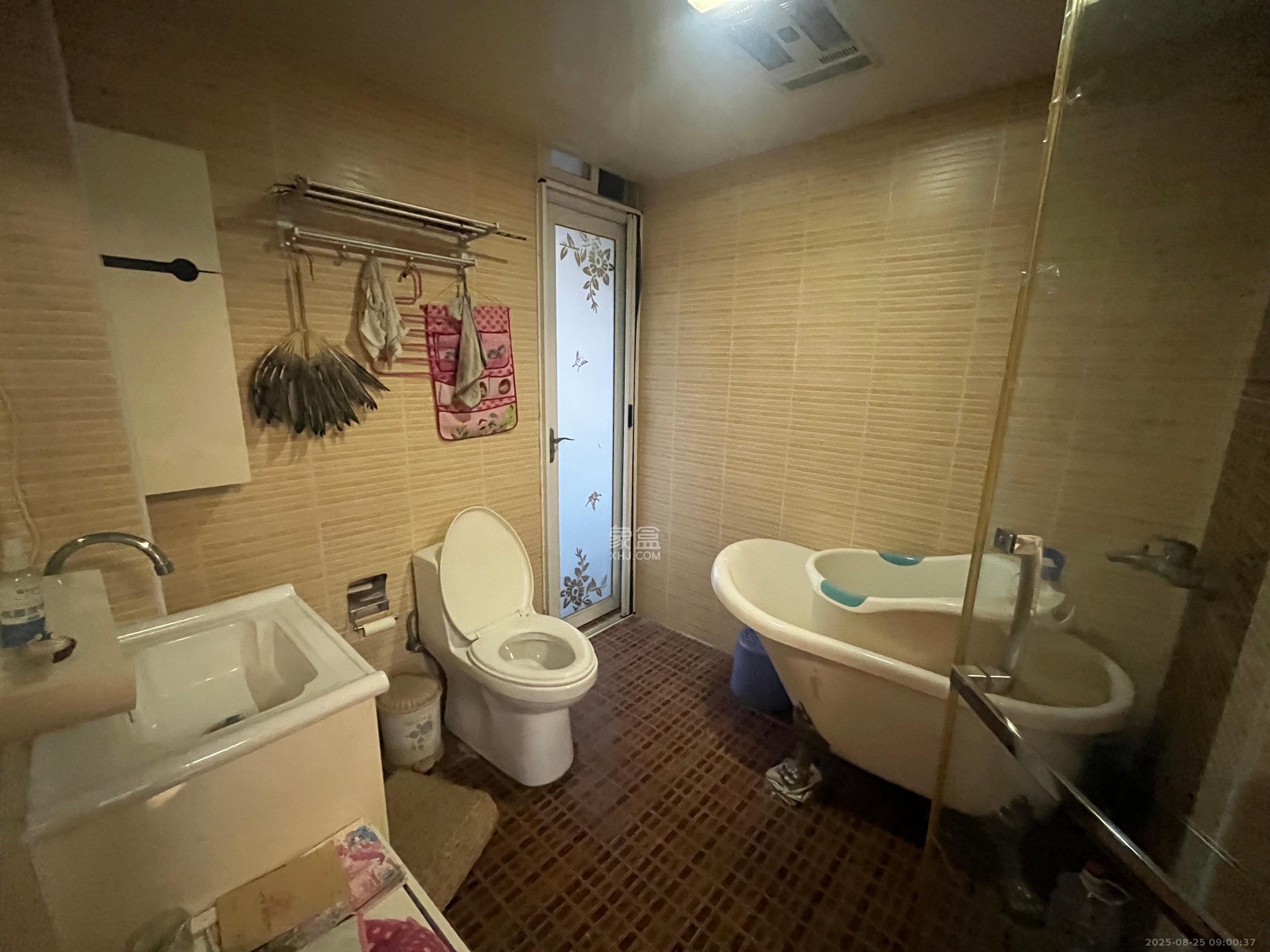 福乐康城 3室2厅2卫 2400.00元/月 福乐康城 3室2厅2卫 2400.00元/月室内图