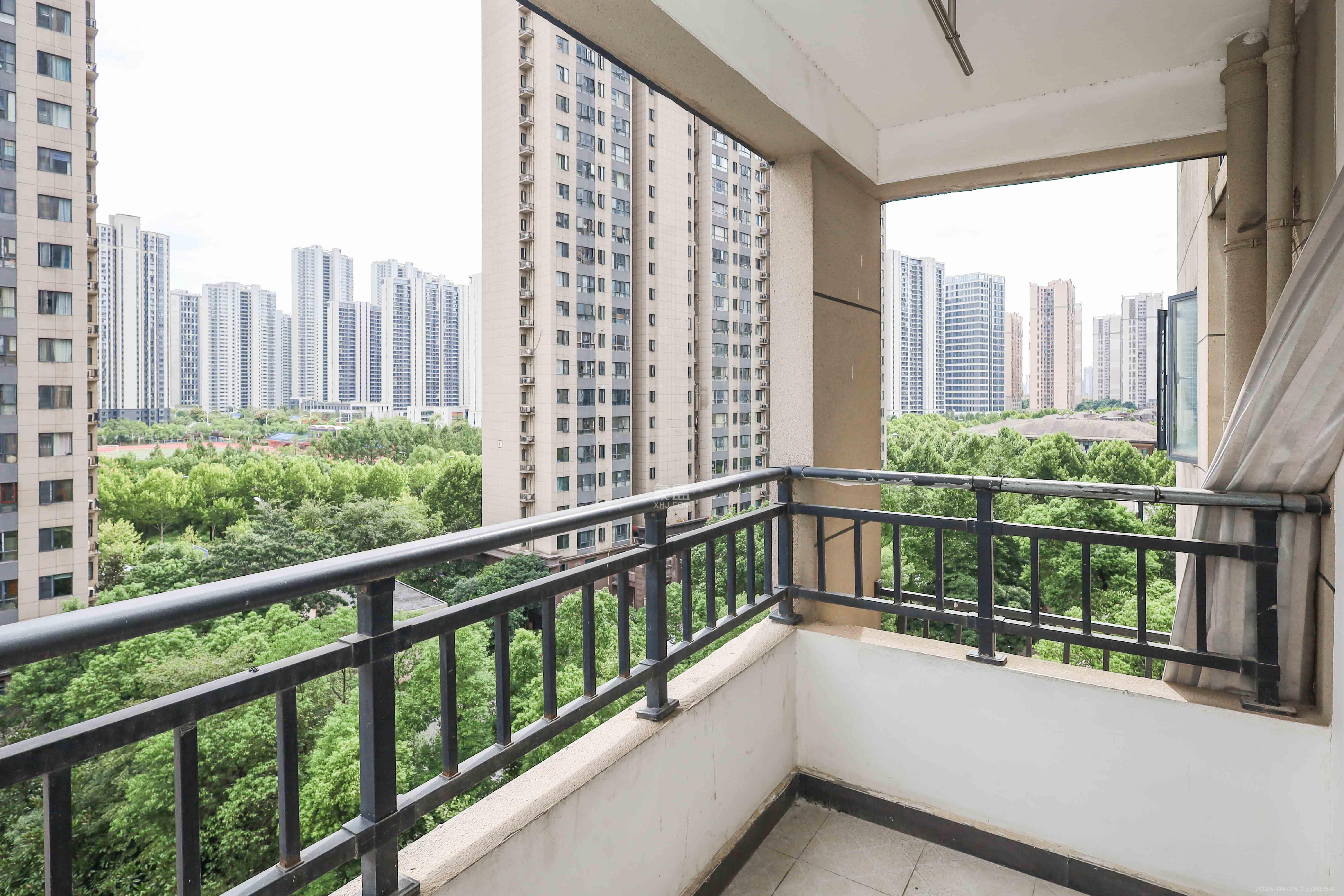 中国铁建梅溪青秀一期  3室2厅1卫   92.00万阳台
