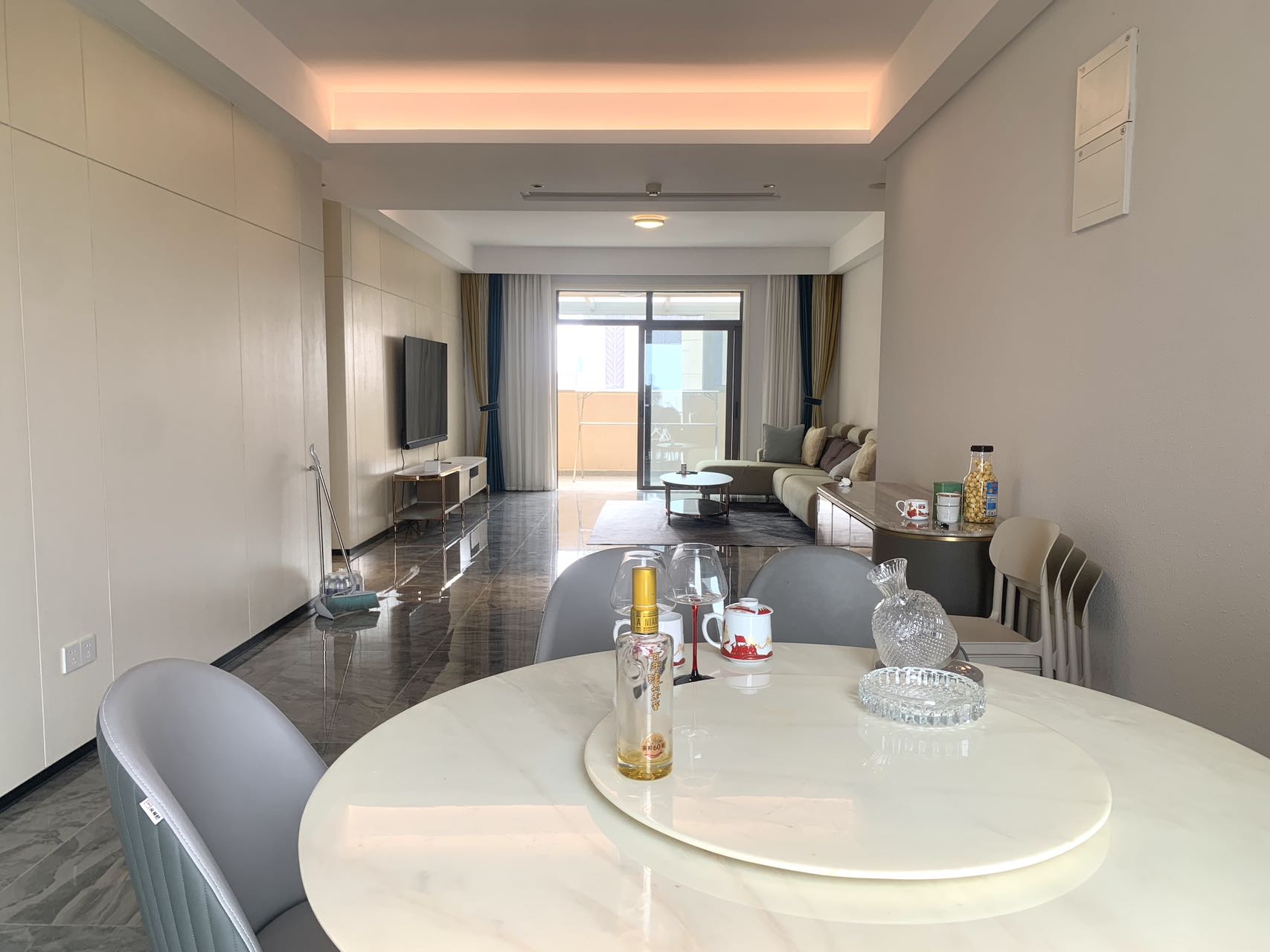 海航豪庭北苑 3室2厅3卫 11000.0元/月 海航豪庭北苑 3室2厅3卫 11000.0元/月室内图