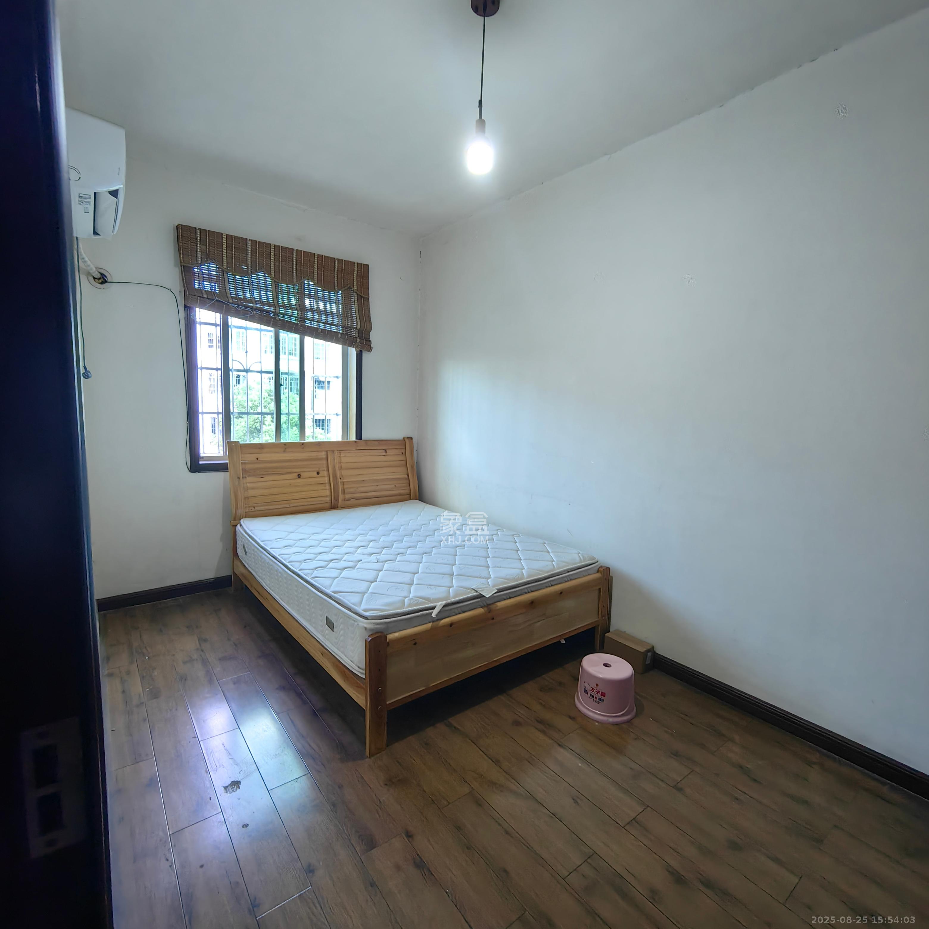 中南汽车世界  3室2厅1卫    1400.0元/月室内图