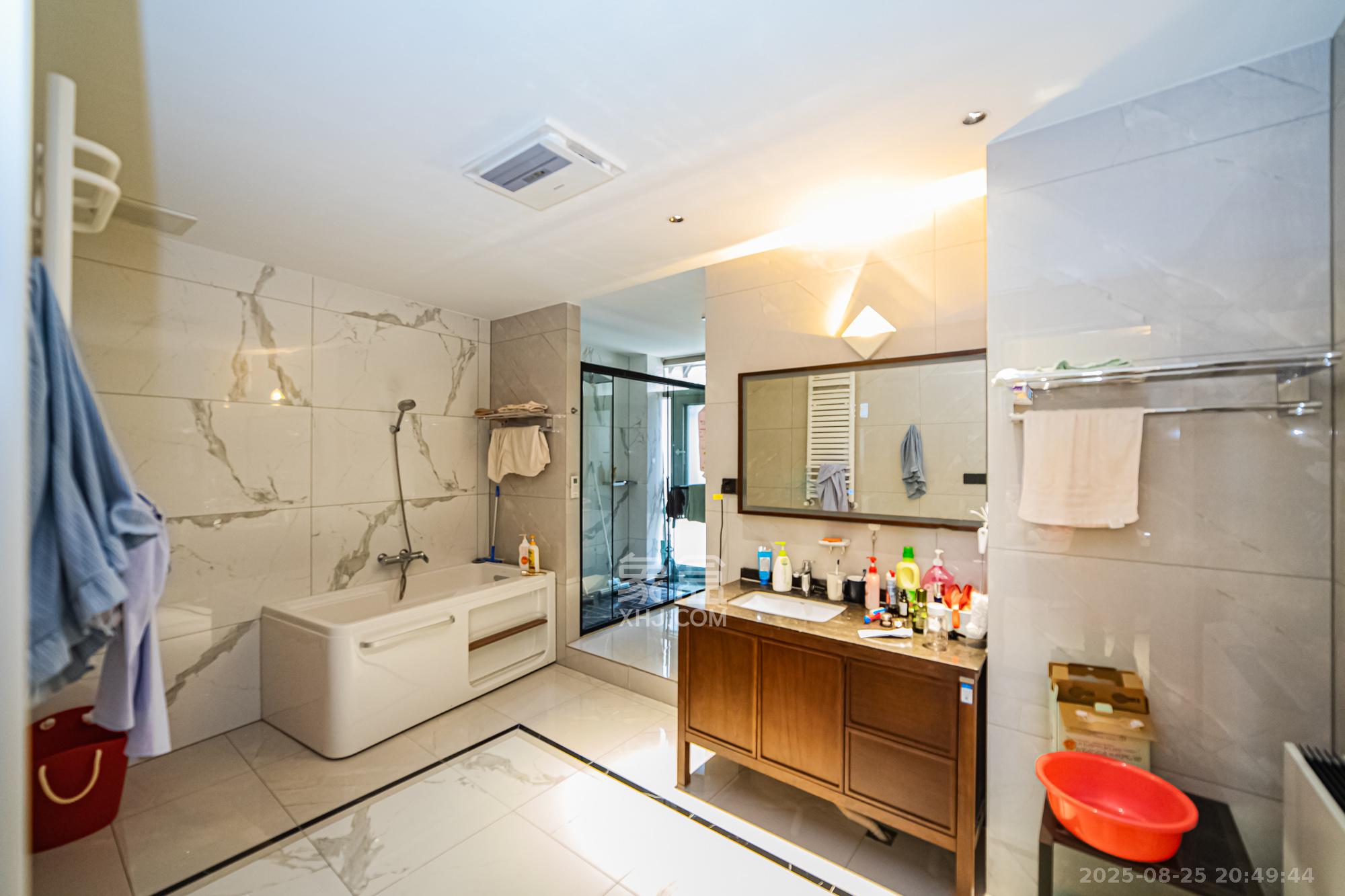 北辰定江洋  5室3厅4卫    918.0万 北辰定江洋  5室3厅4卫    918.0万卫生间