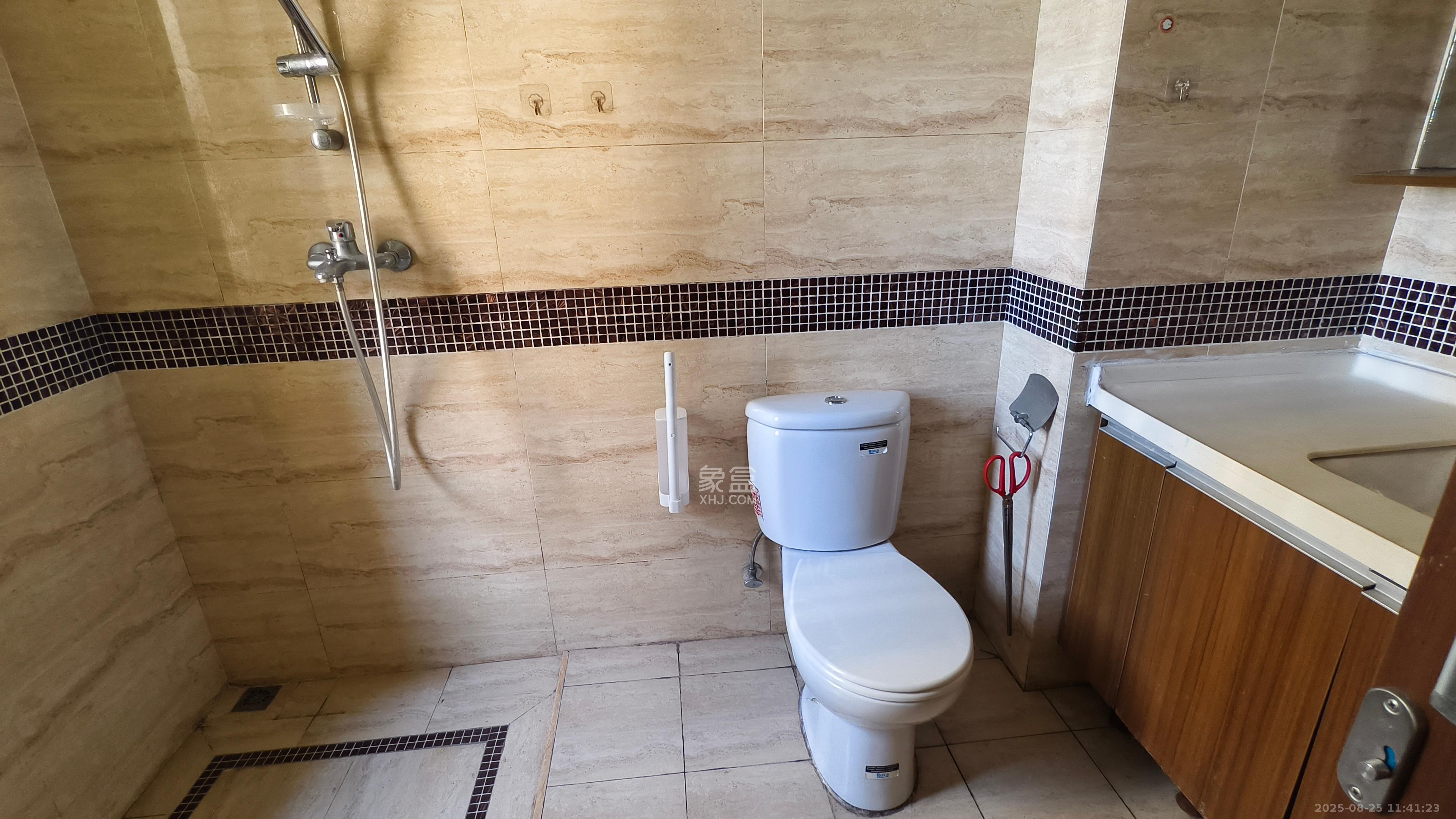 万科城市花园 3室2厅2卫 2000.0元/月 万科城市花园 3室2厅2卫 2000.0元/月室内图