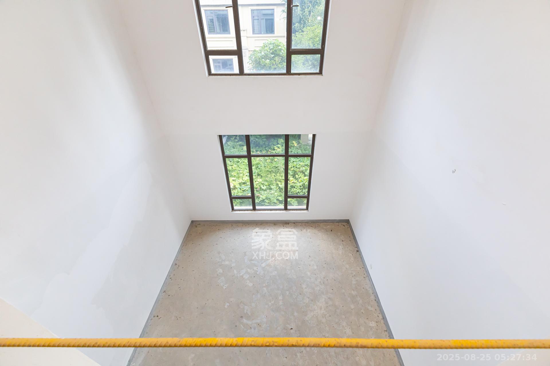 龙湖湘风原著（龙湖湘风星城）  5室2厅2卫    418.0万客厅