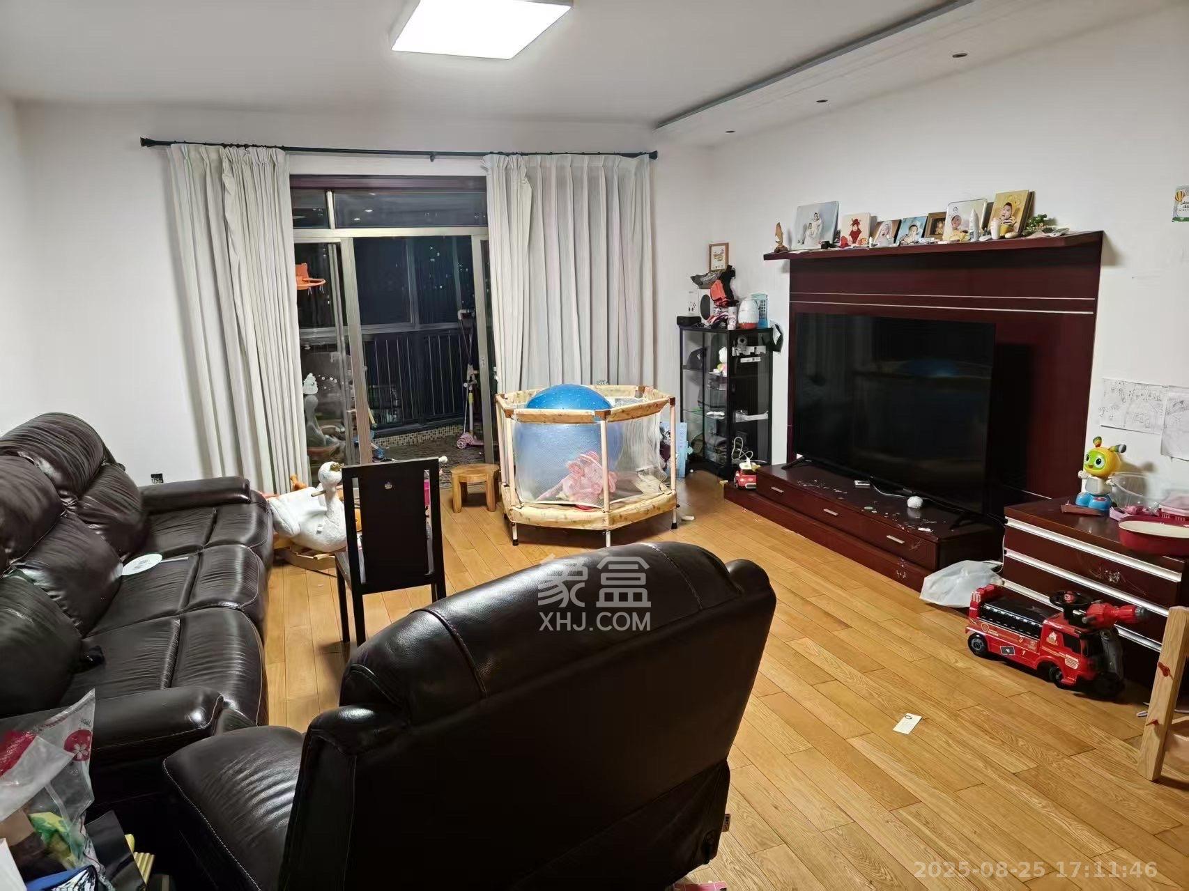 润沁园(润沁公馆) 4室2厅2卫 4500.0元/月 润沁园(润沁公馆) 4室2厅2卫 4500.0元/月室内图