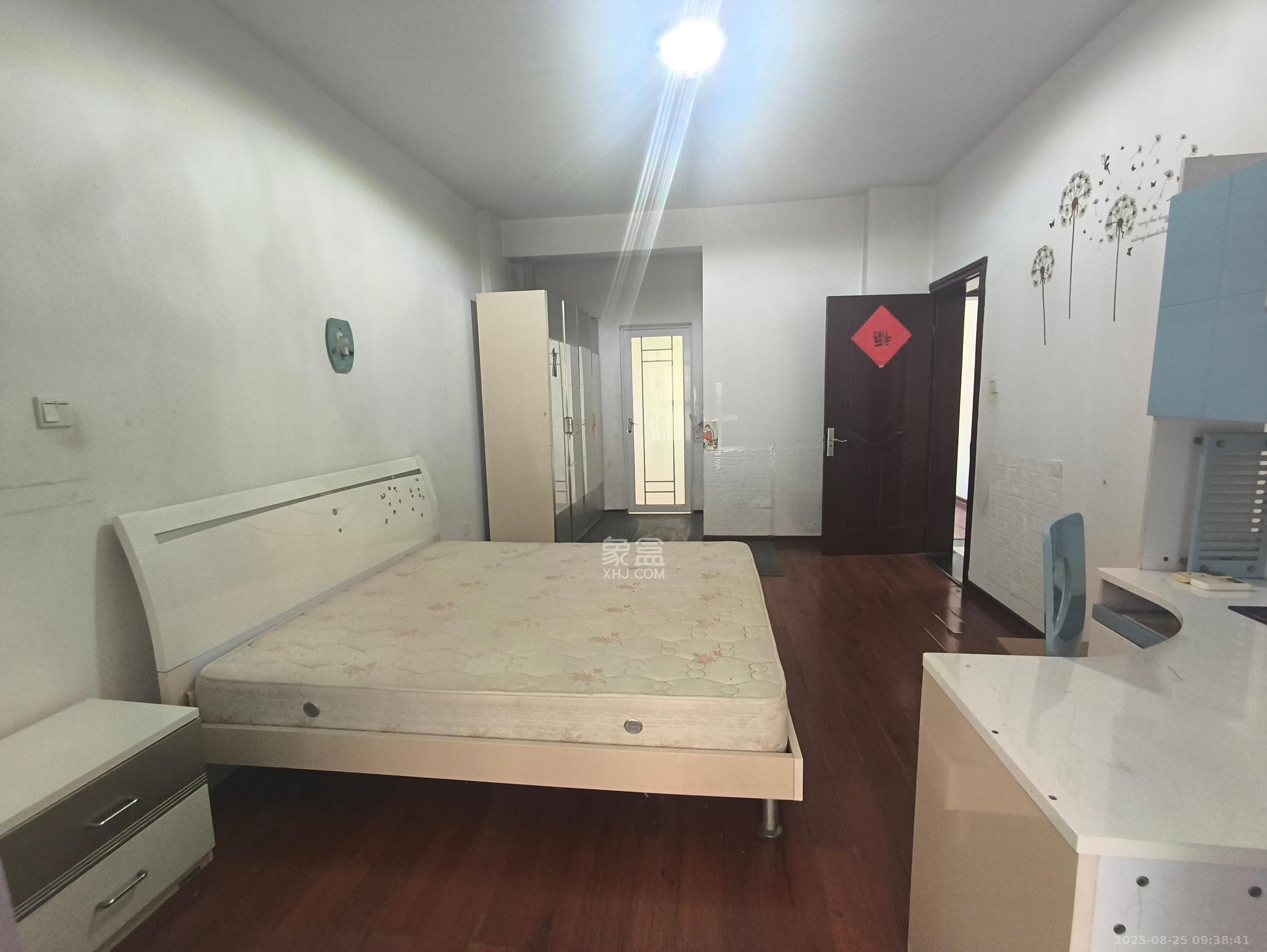 星城国际  3室2厅2卫    1400.0元/月室内图