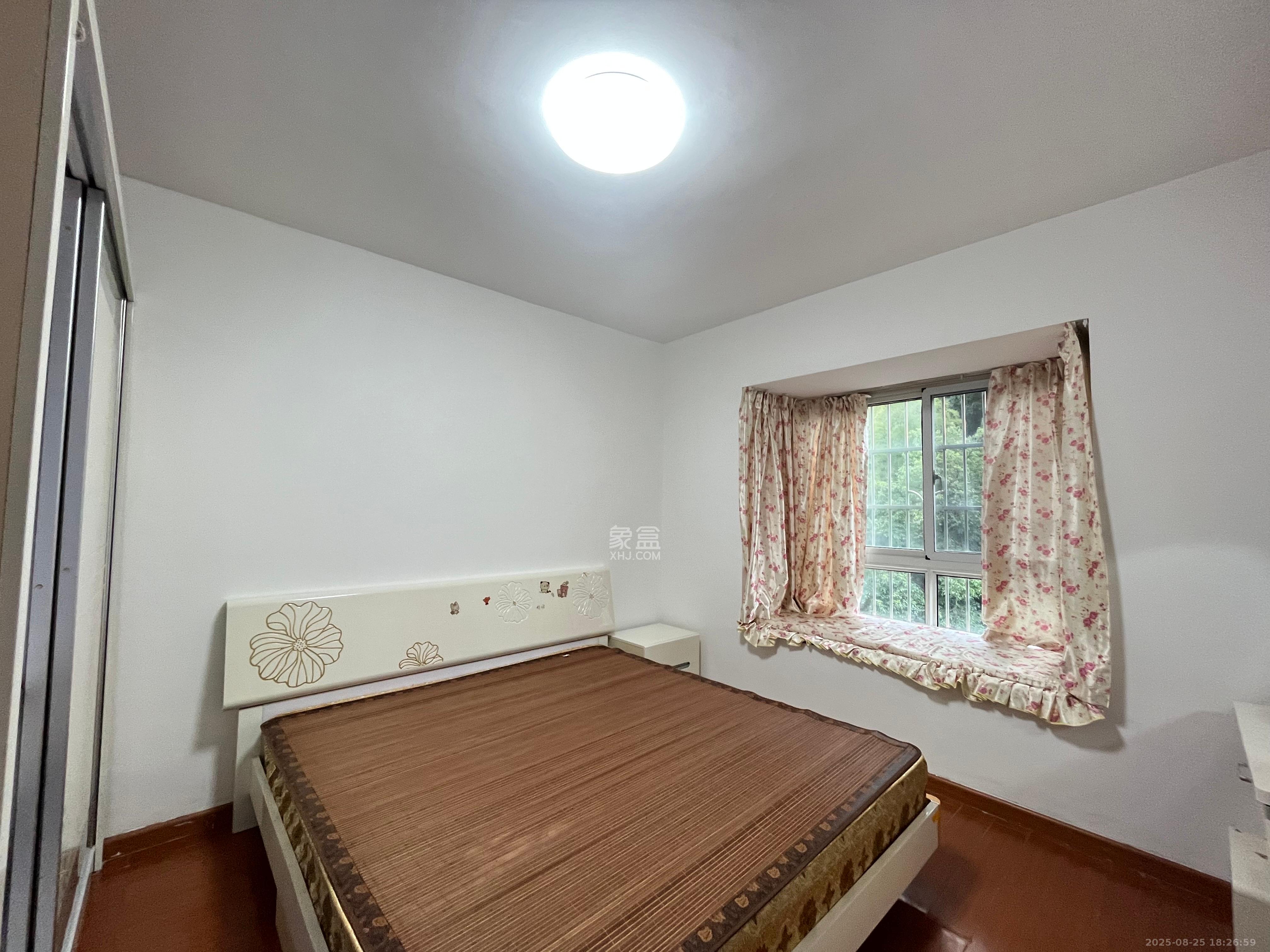 学府华庭  3室2厅2卫    2000.0元/月室内图