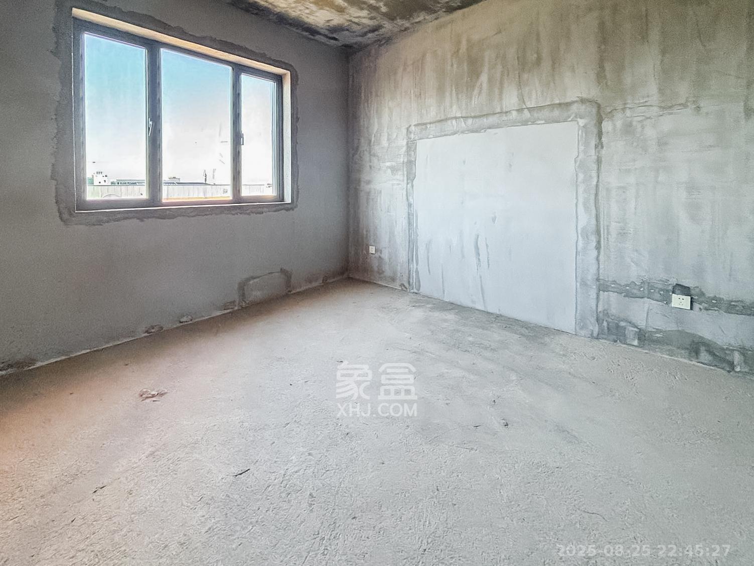 沃家苑  6室2厅4卫    135.0万卧室