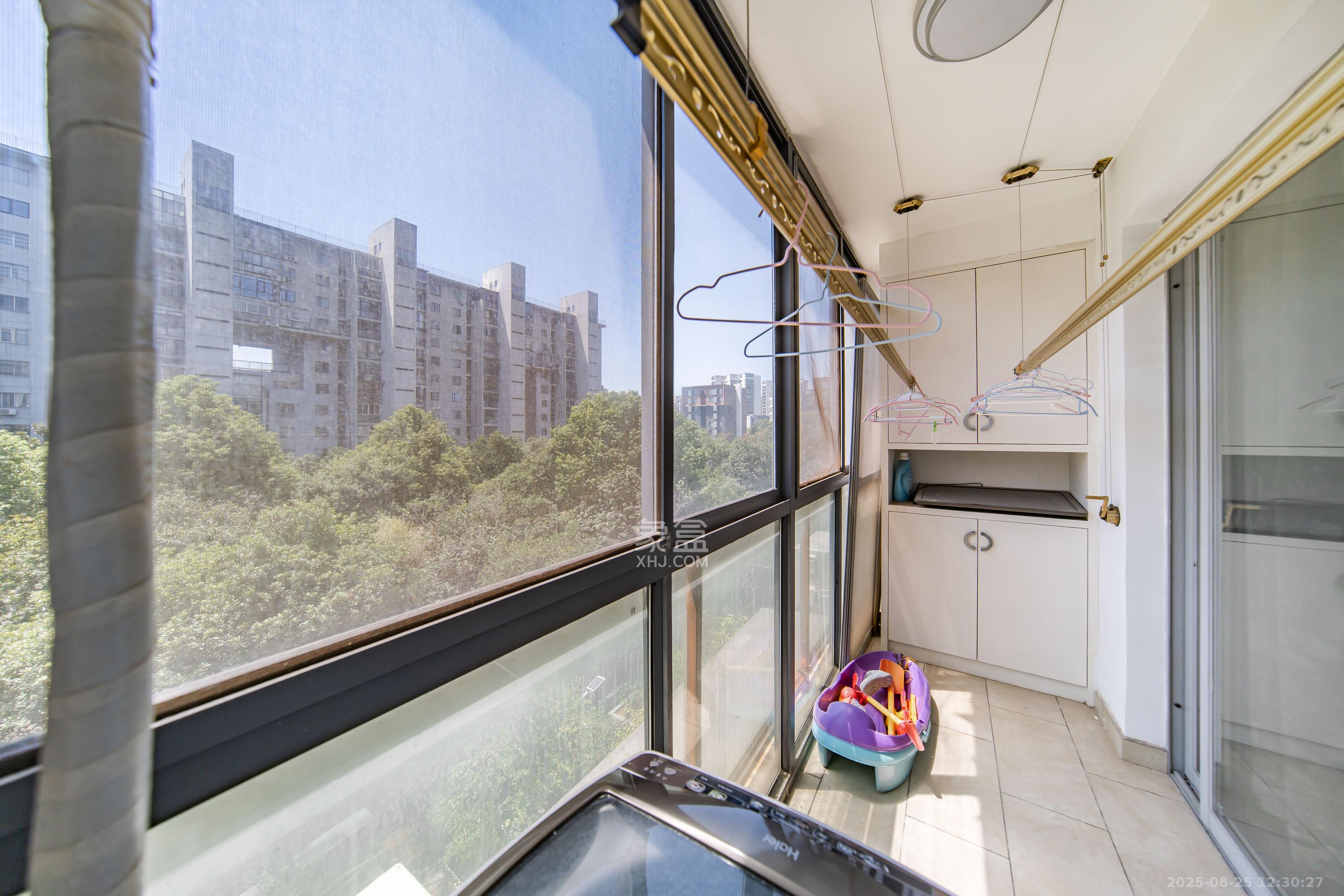 阳光100二期  4室2厅2卫    155.8万阳台