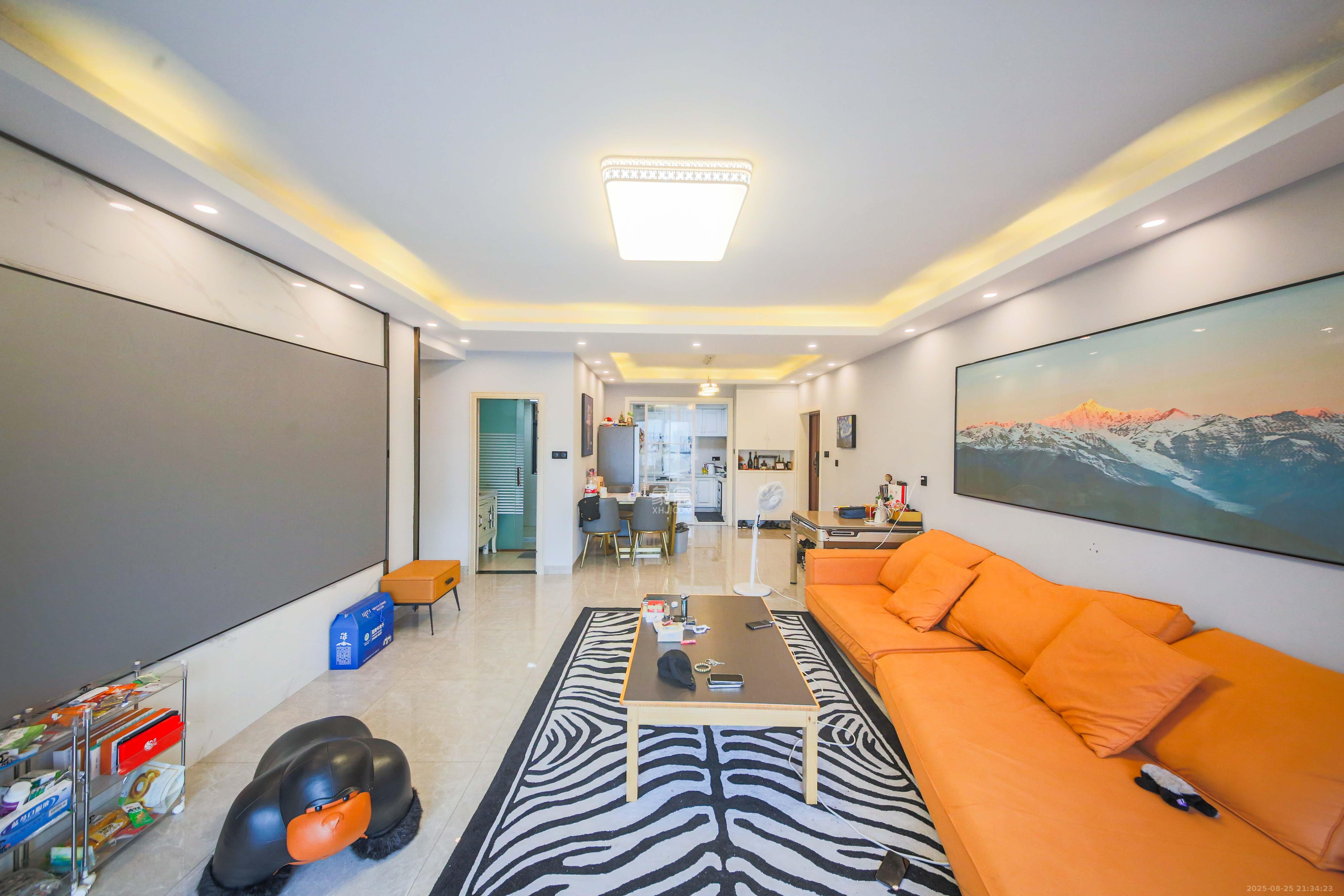 中南红领邦(红星嘉和苑) 4室2厅2卫 136.8万 中南红领邦(红星嘉和苑) 4室2厅2卫 136.8万客厅