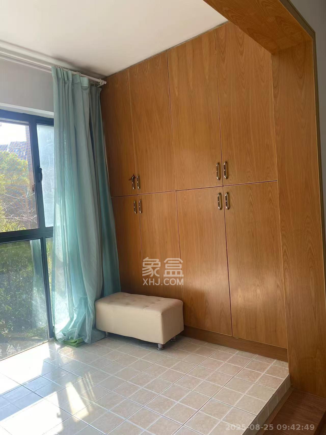 格兰小镇  3室2厅2卫   2000.00元/月室内图