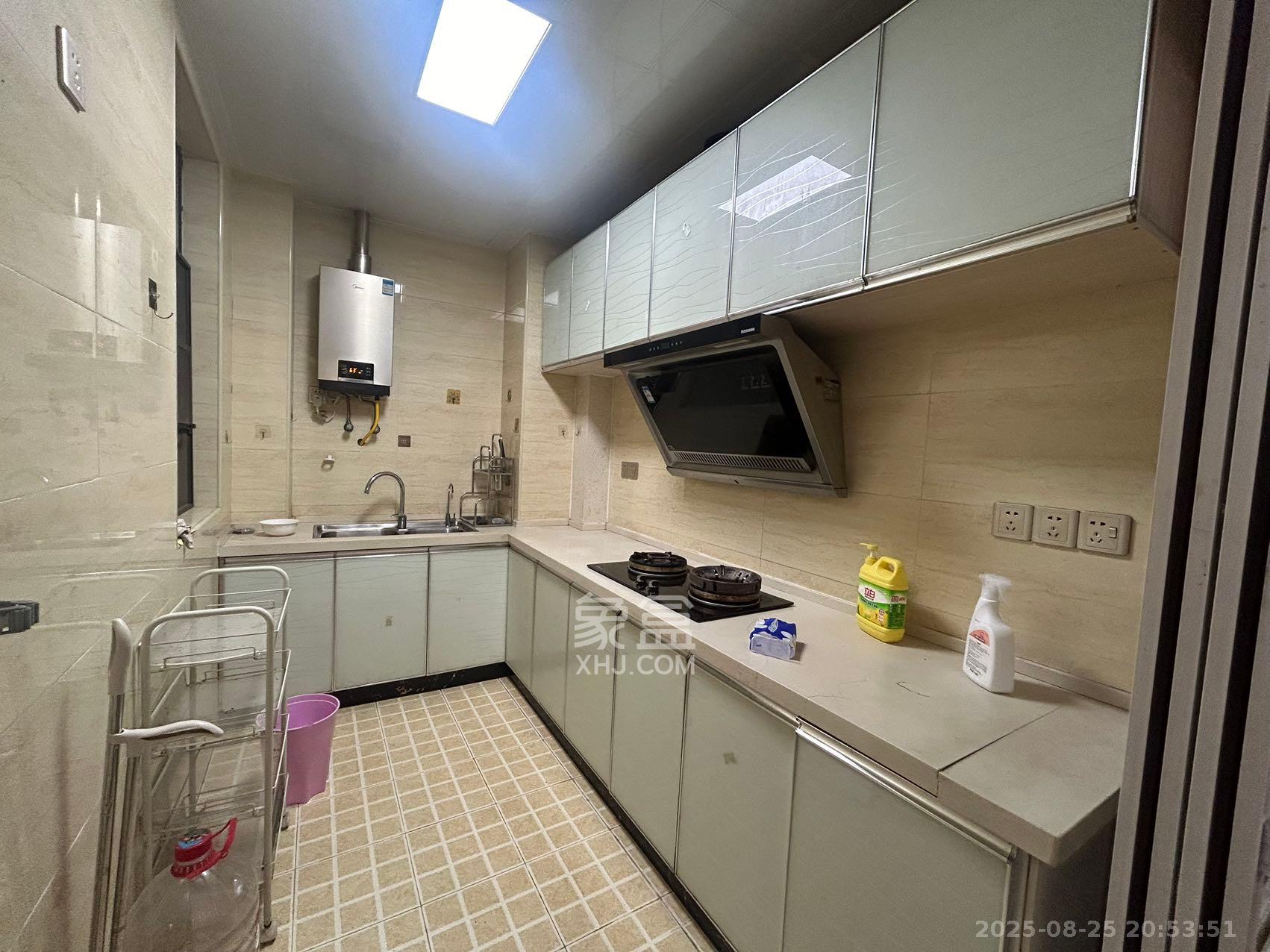 滨江一号(丰泰花园) 3室2厅2卫 2700.0元/月 滨江一号(丰泰花园) 3室2厅2卫 2700.0元/月室内图