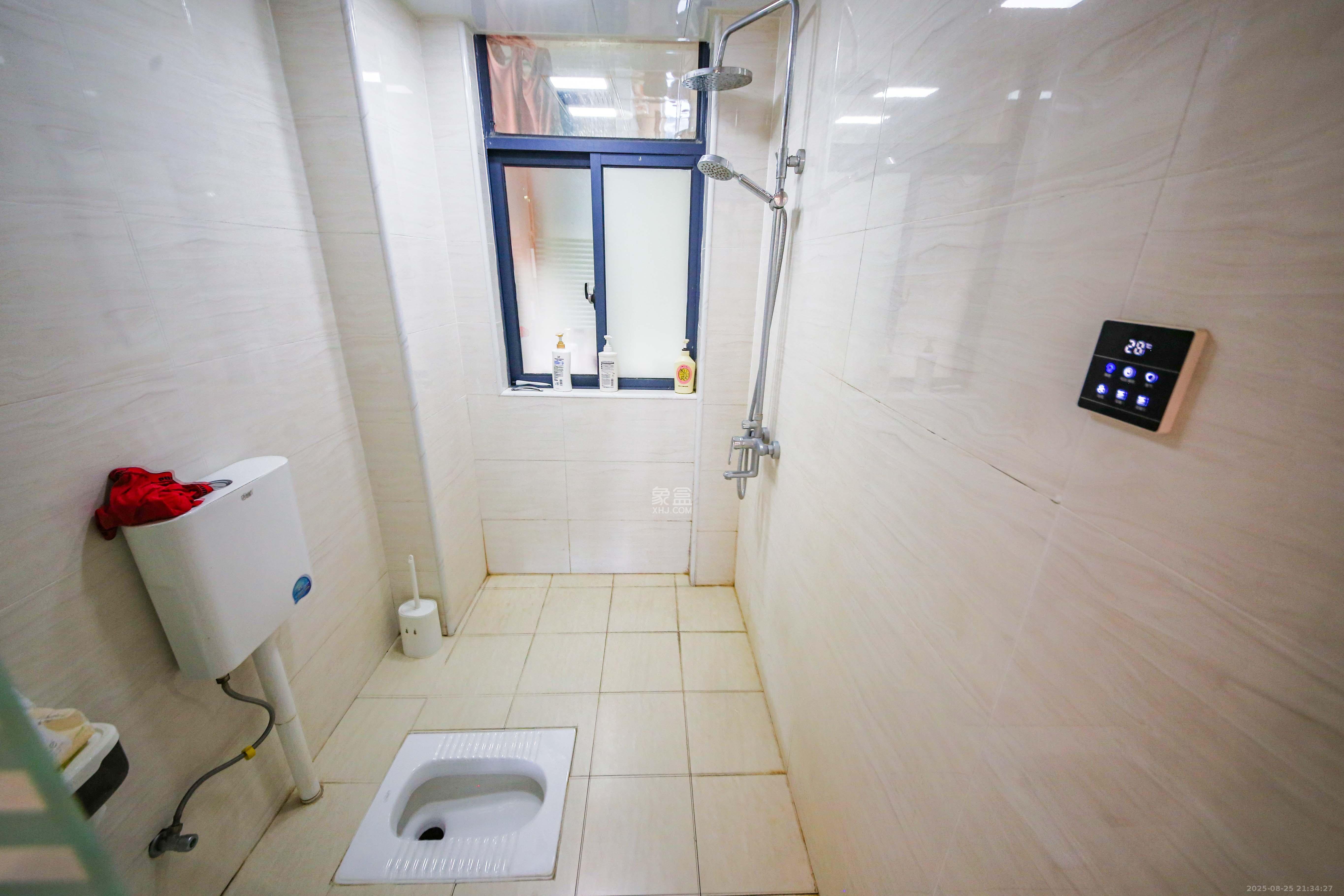 中南红领邦(红星嘉和苑) 4室2厅2卫 136.8万 中南红领邦(红星嘉和苑) 4室2厅2卫 136.8万卫生间