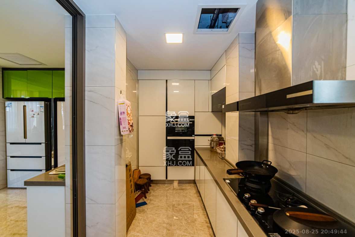 北辰定江洋  5室3厅4卫    918.0万 北辰定江洋  5室3厅4卫    918.0万厨房