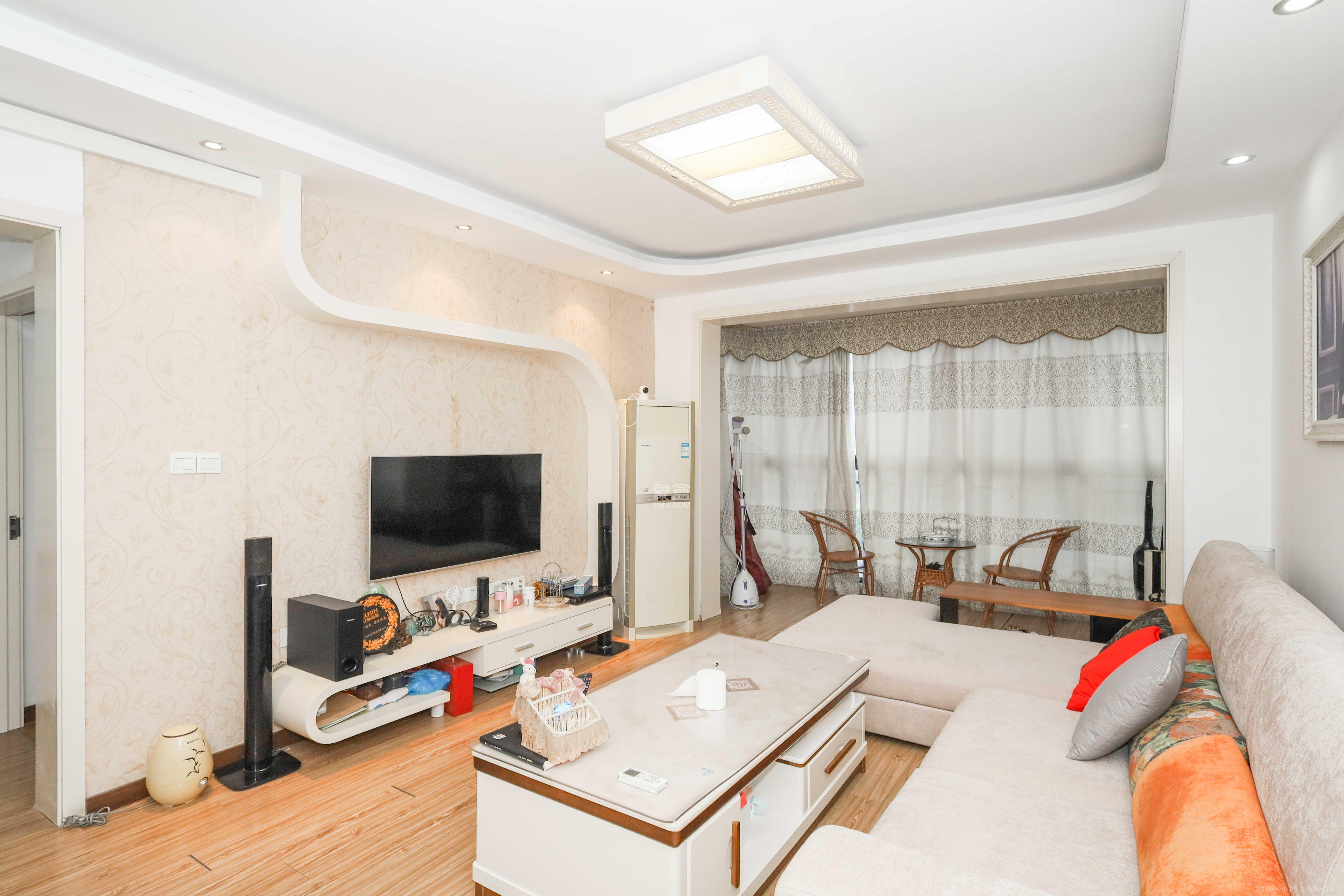 保利麓谷林语B区  3室2厅1卫    85.0万客厅