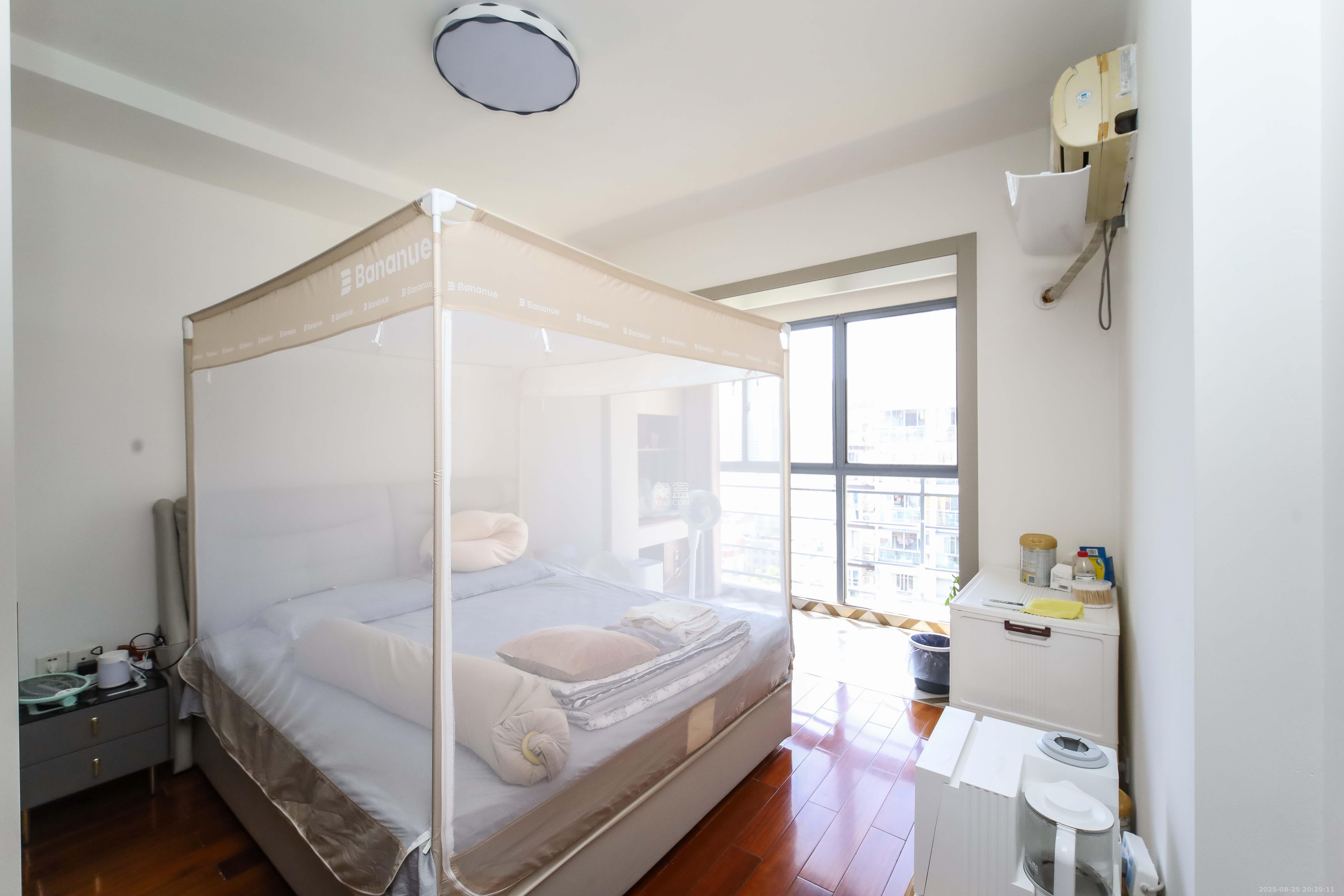 银港水晶城  3室2厅2卫    120.0万 银港水晶城  3室2厅2卫    120.0万卧室