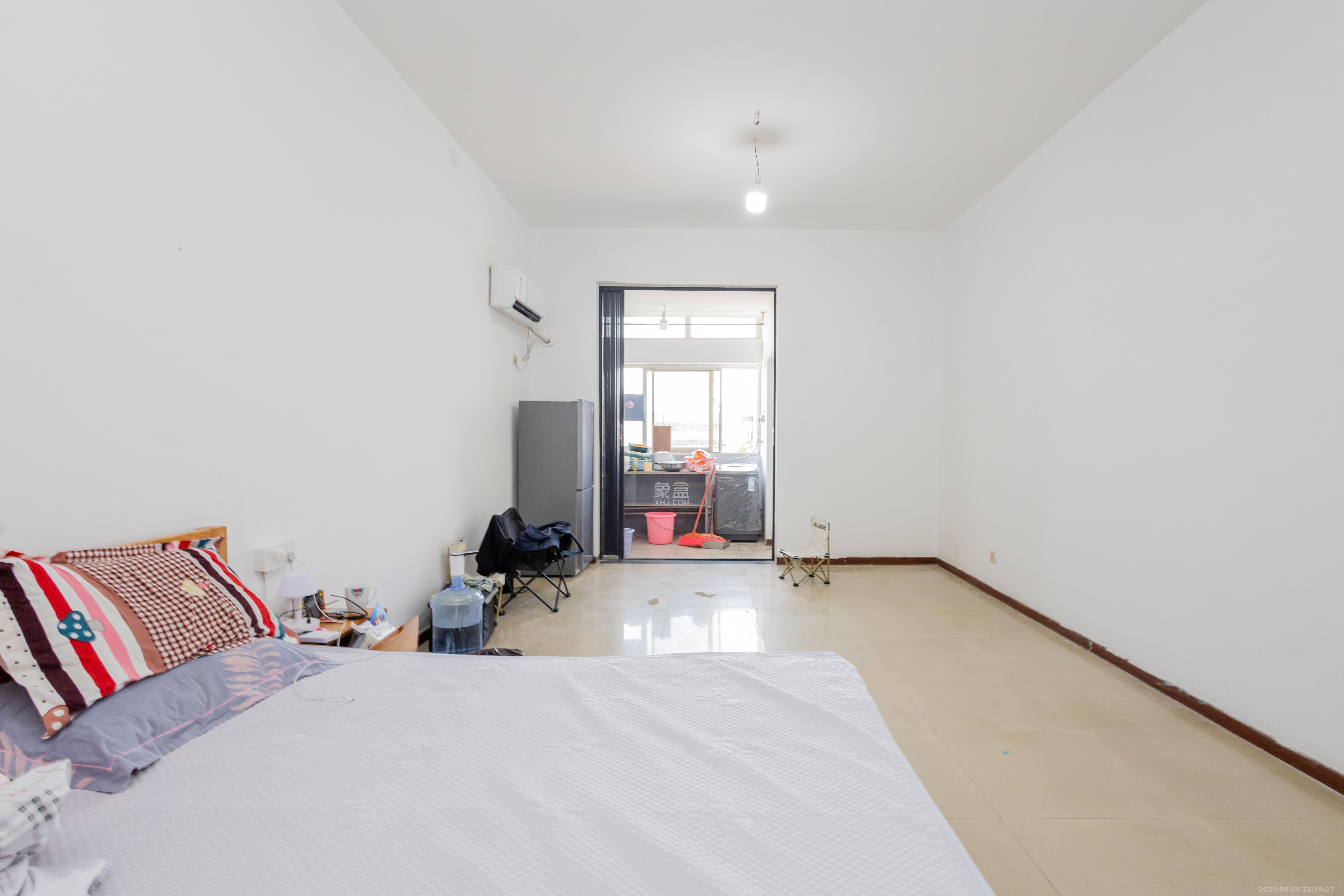 创业乐园  1室1厅1卫    16.0万客厅