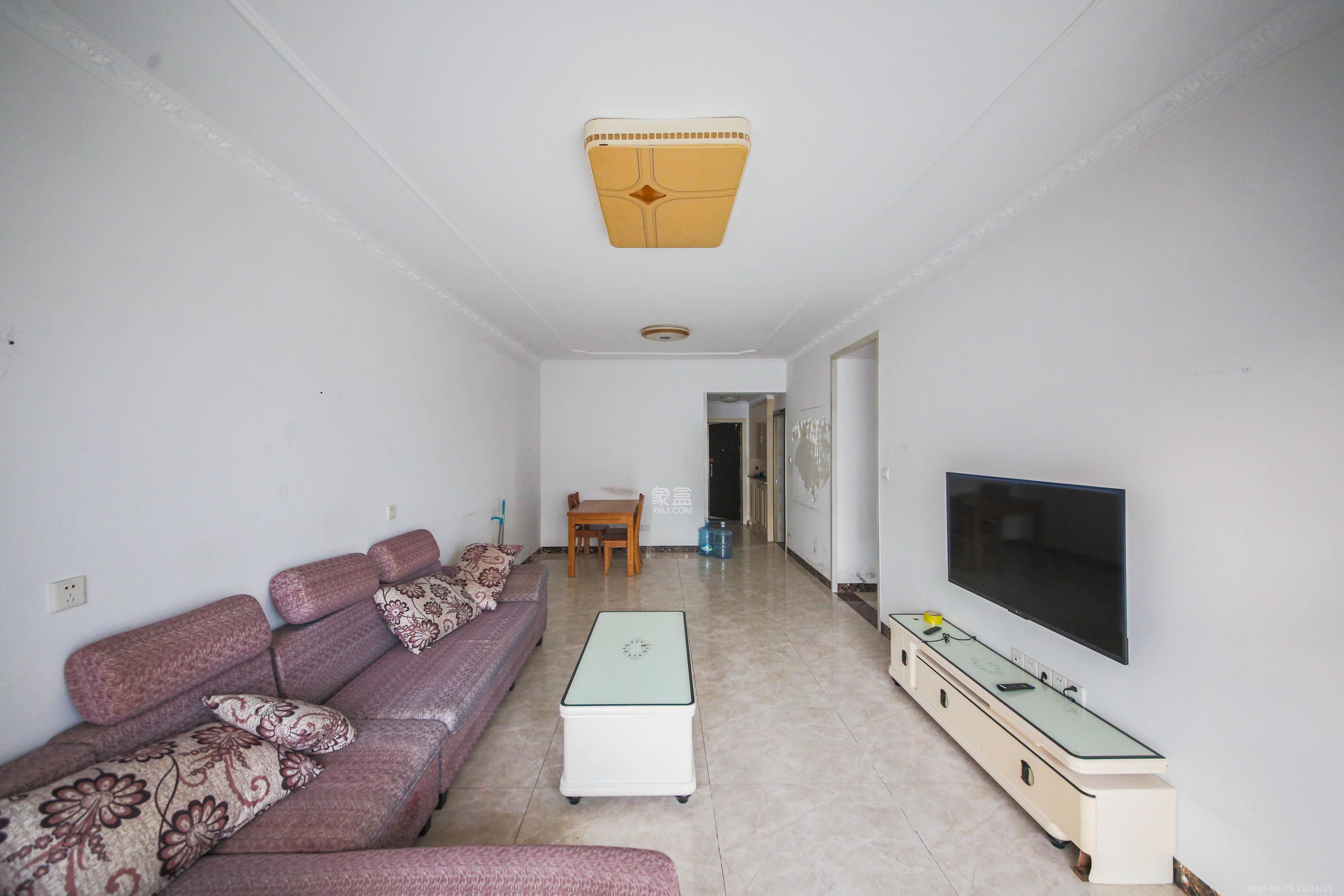 中南红领邦(红星嘉和苑)  3室2厅1卫    84.0万 中南红领邦(红星嘉和苑)  3室2厅1卫    84.0万客厅