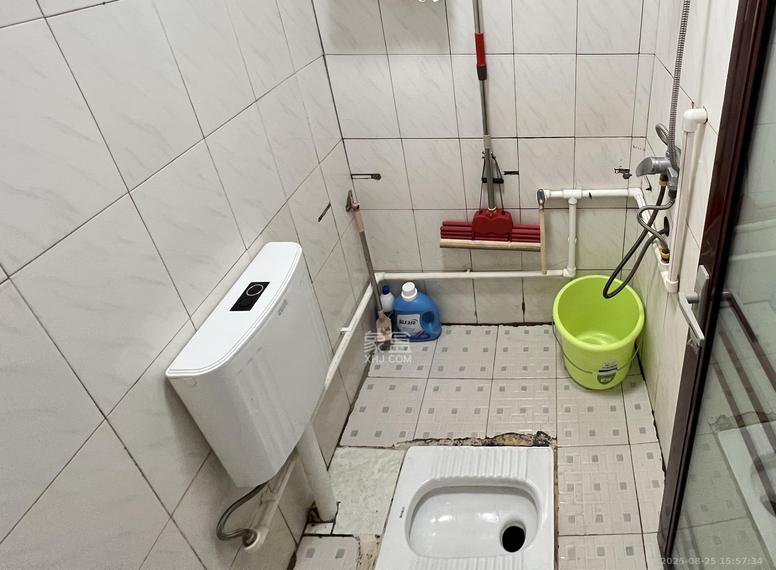 盐道坪社区 2室1厅1卫 1600.0元/月 盐道坪社区 2室1厅1卫 1600.0元/月室内图