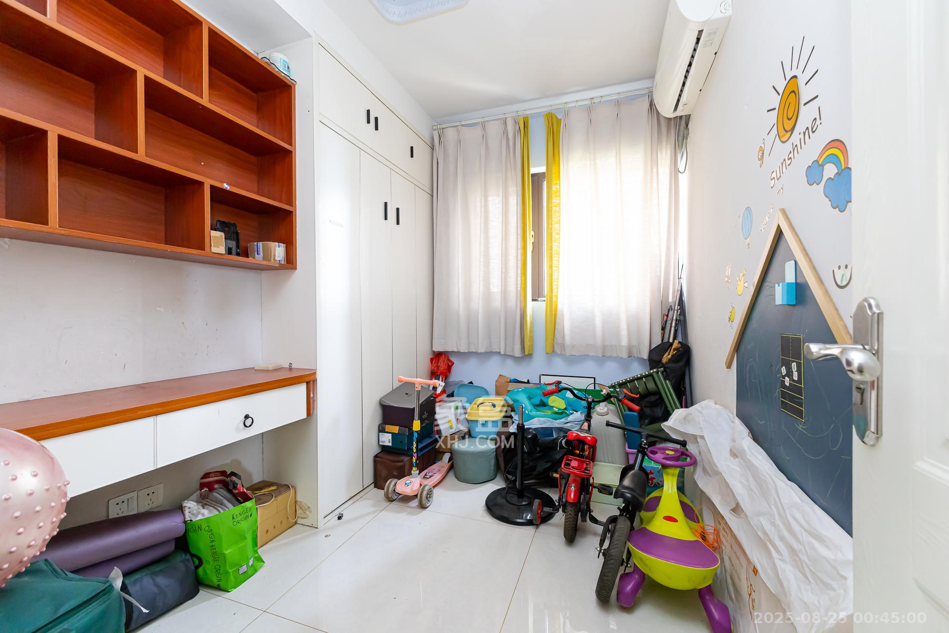 时代倾城二期 4室2厅2卫 90.0万 时代倾城二期 4室2厅2卫 90.0万卧室