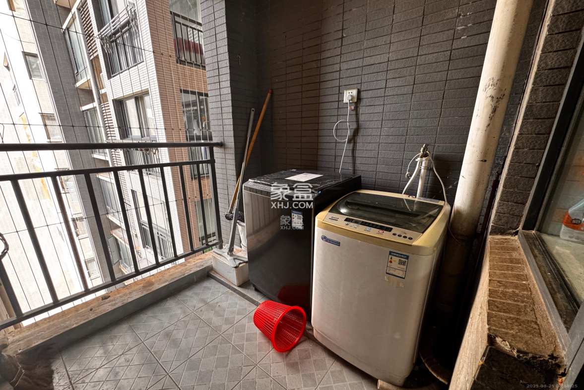 极目楚天  3室2厅1卫    2300.0元/月 极目楚天  3室2厅1卫    2300.0元/月室内图