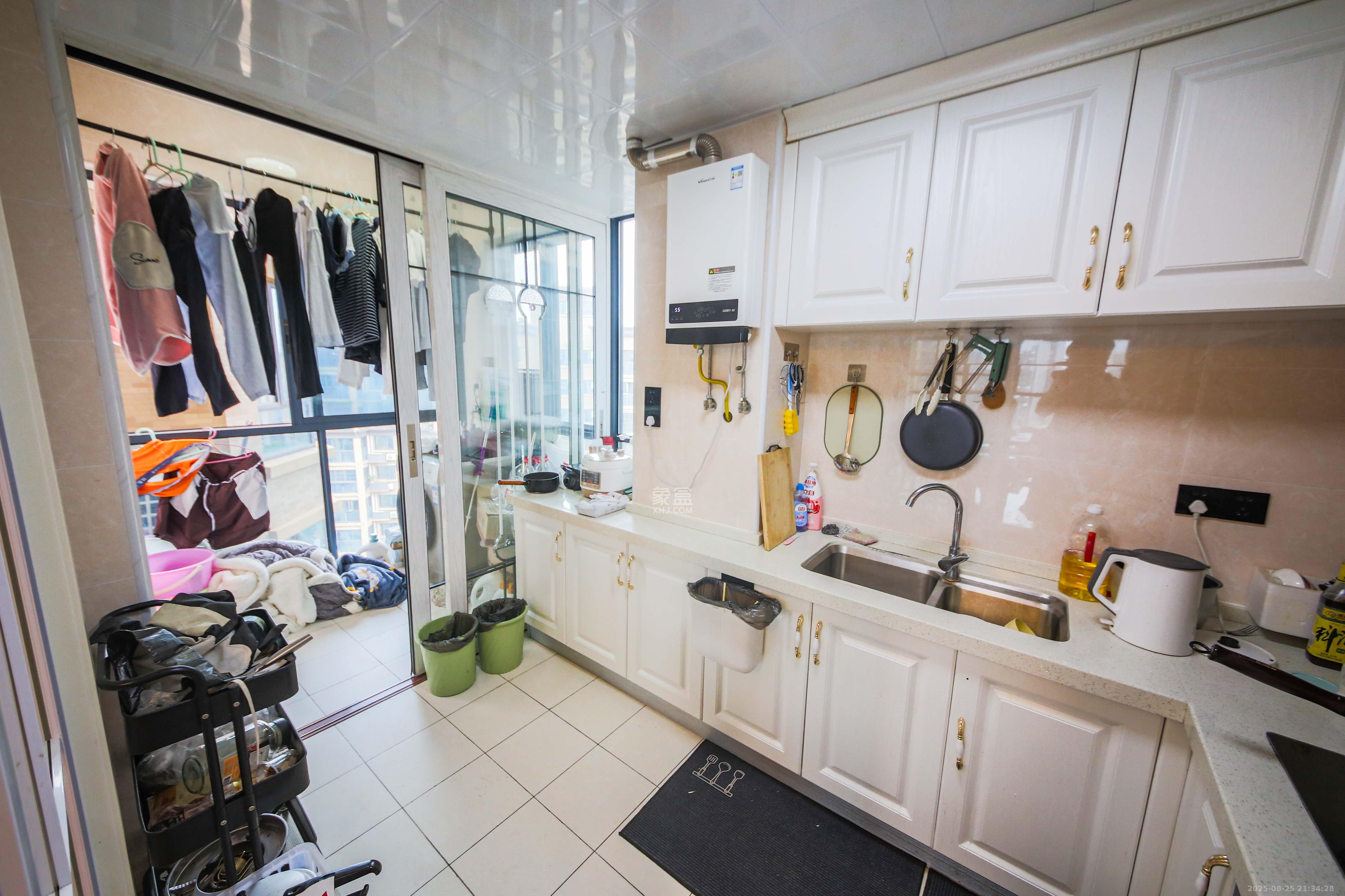 中南红领邦(红星嘉和苑) 4室2厅2卫 136.8万 中南红领邦(红星嘉和苑) 4室2厅2卫 136.8万厨房