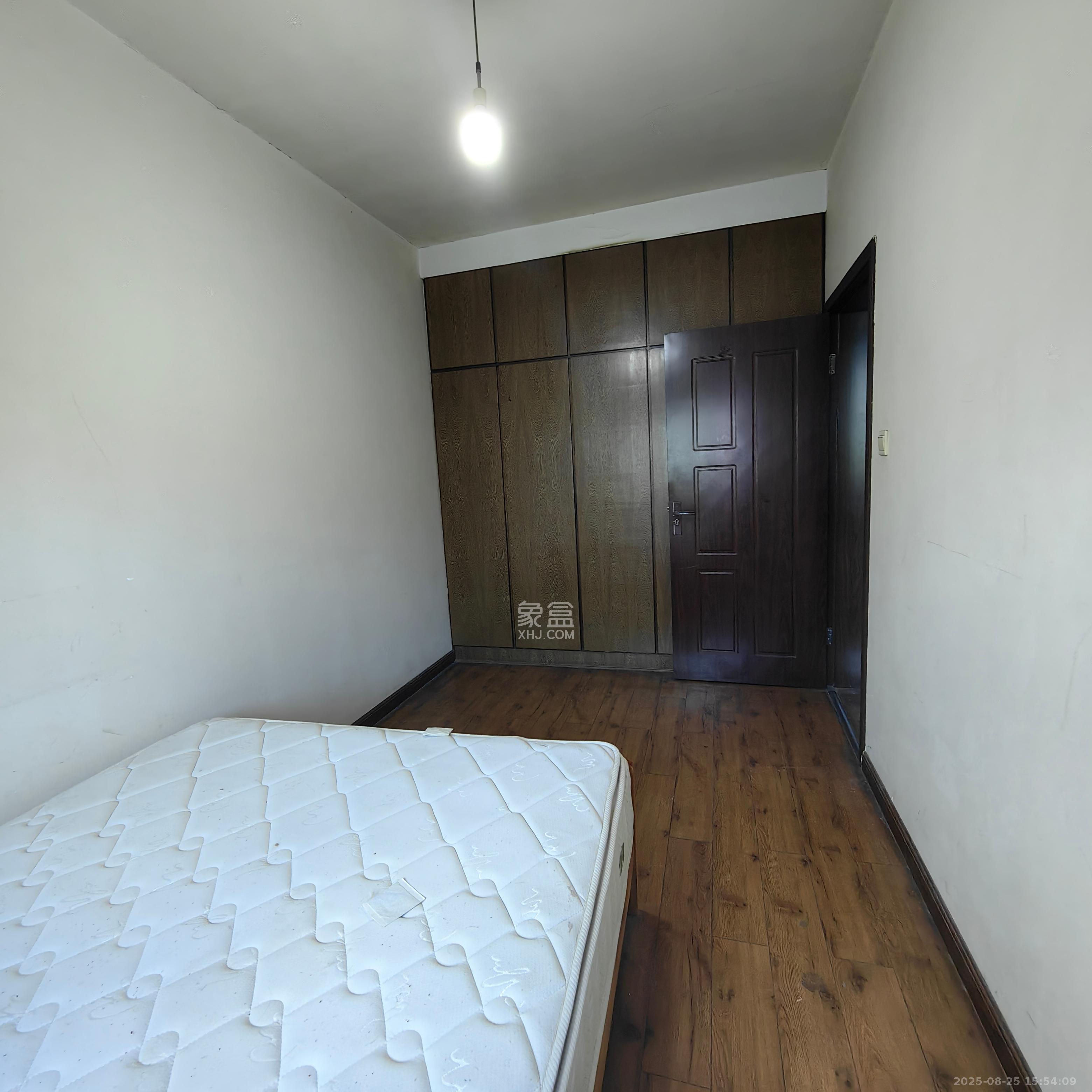 中南汽车世界 3室2厅1卫 1400.0元/月 中南汽车世界 3室2厅1卫 1400.0元/月室内图