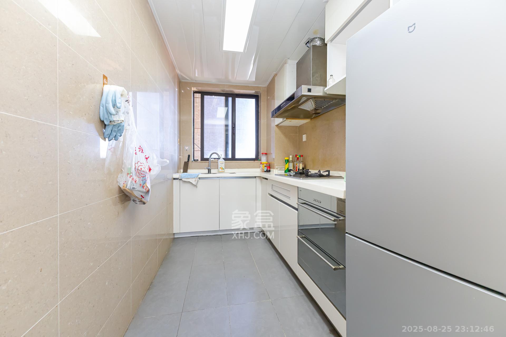 时代倾城一期 3室2厅1卫 78.8万 时代倾城一期 3室2厅1卫 78.8万厨房