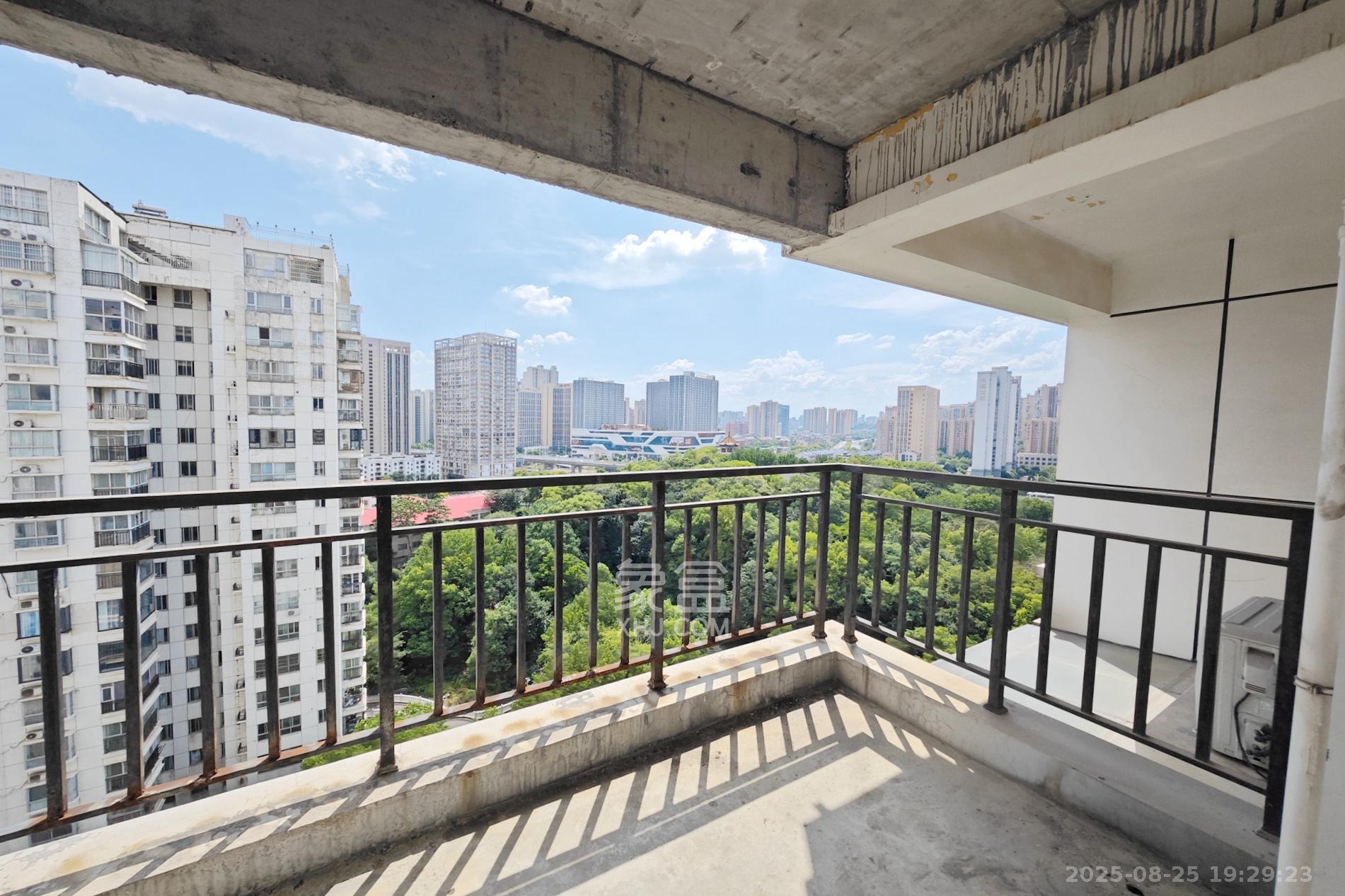 华雅花园 3室2厅2卫 110.0万 华雅花园 3室2厅2卫 110.0万阳台