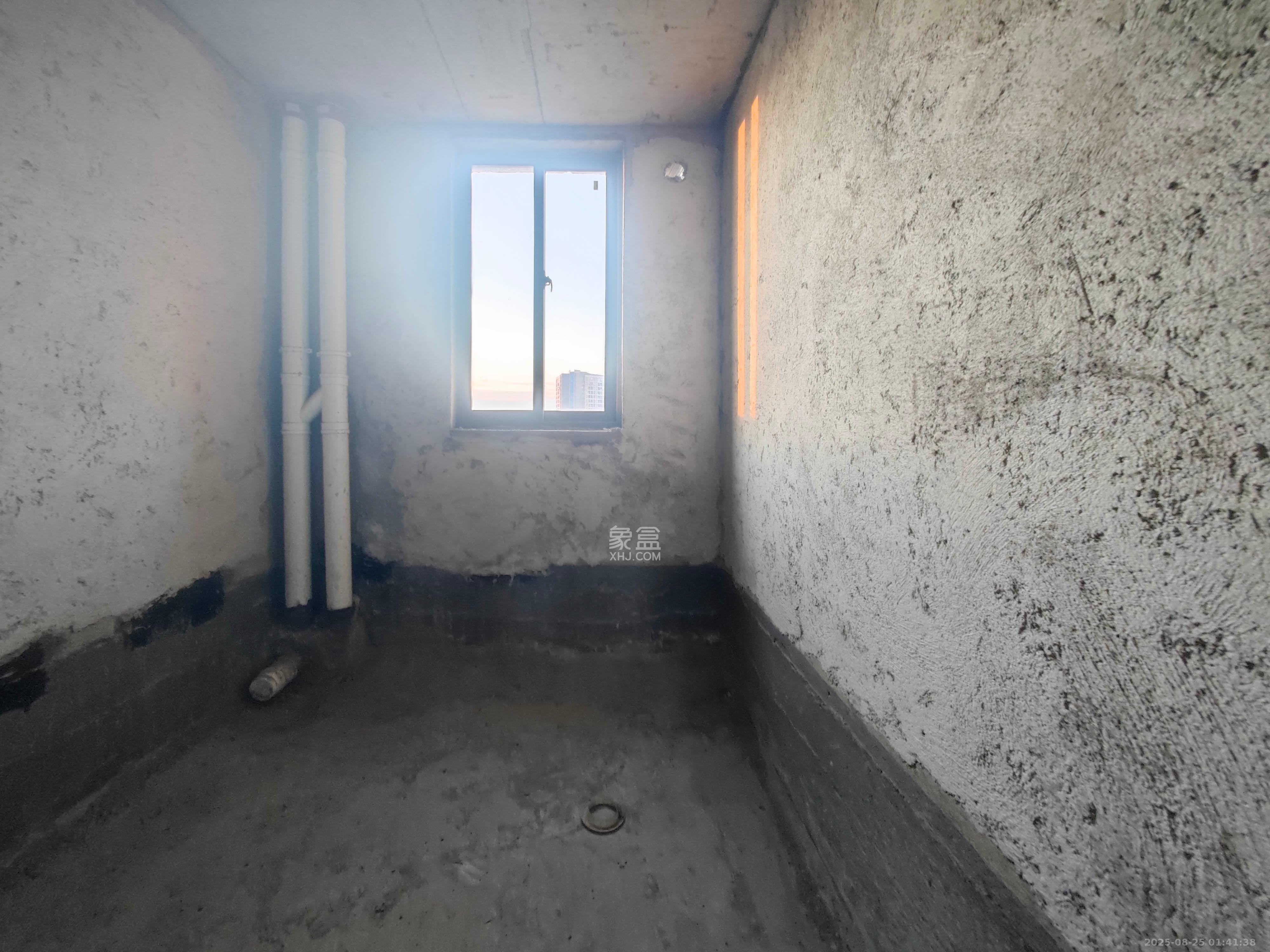 西湖鸿运佳苑  3室2厅2卫    83.0万 西湖鸿运佳苑  3室2厅2卫    83.0万卫生间