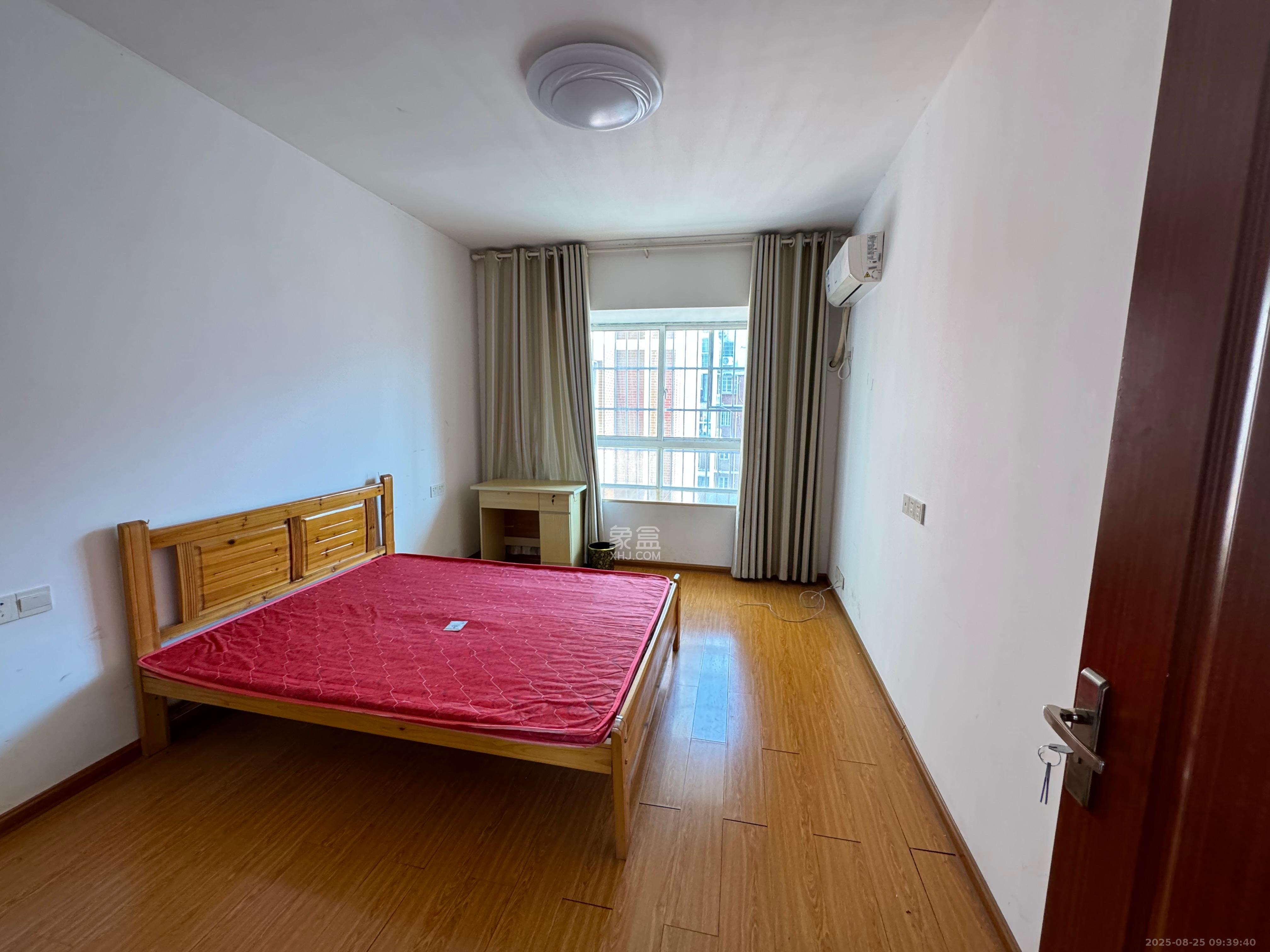 理工大学职工单位房青年汇 3室2厅2卫 2150.0元/月 理工大学职工单位房青年汇 3室2厅2卫 2150.0元/月室内图