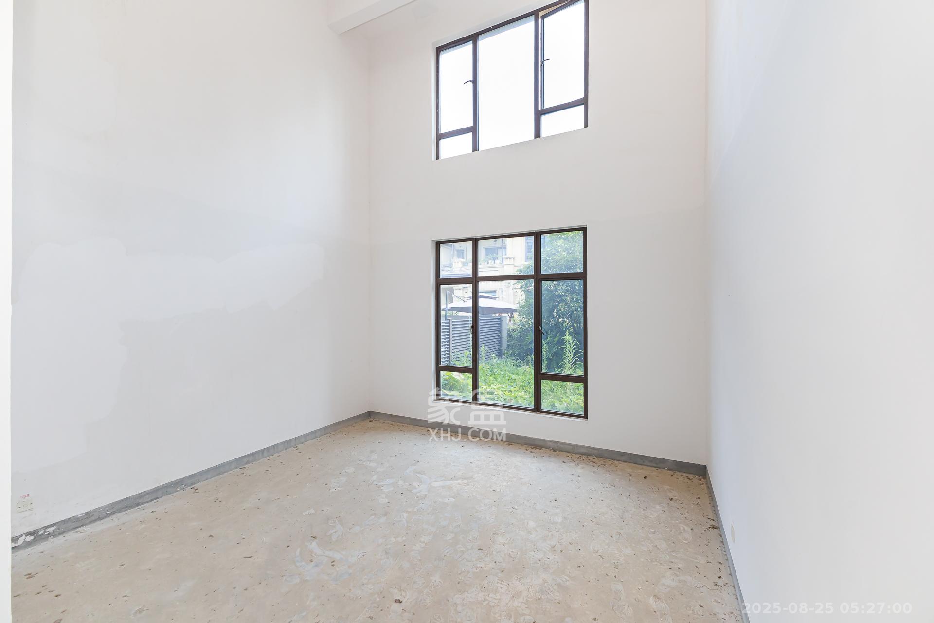 龙湖湘风原著（龙湖湘风星城）  5室2厅2卫    418.0万客厅