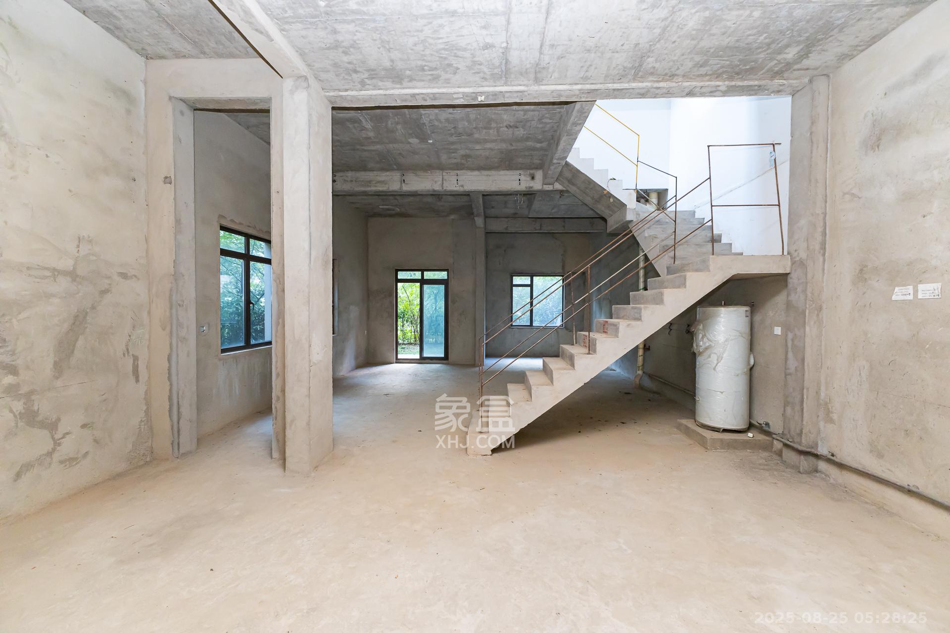 龙湖湘风原著（龙湖湘风星城）  5室2厅2卫    418.0万卧室