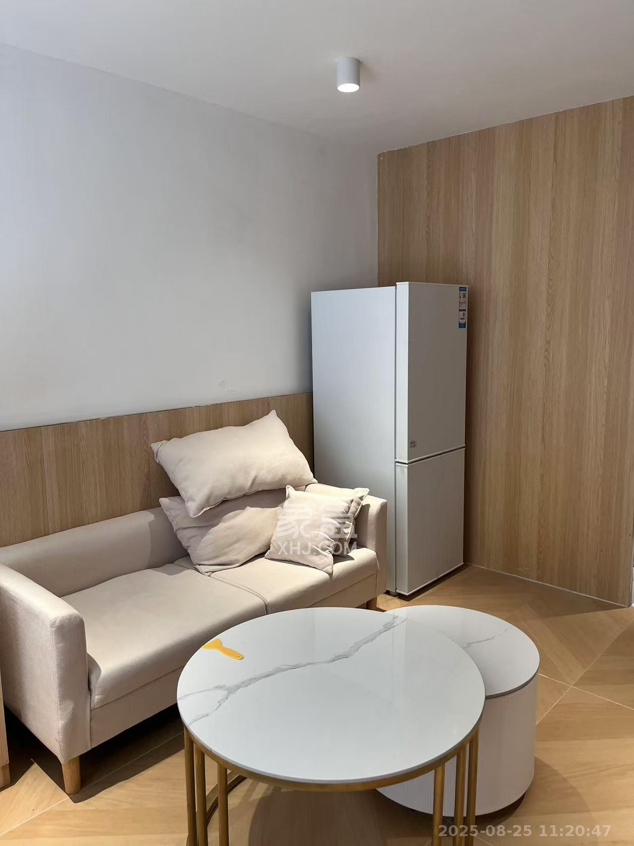 卓越江岸  2室1厅1卫    2000.0元/月 卓越江岸  2室1厅1卫    2000.0元/月室内图