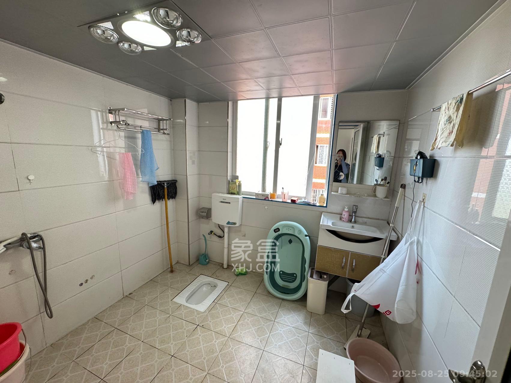 理工大学职工单位房青年汇 2室2厅1卫 1800.0元/月 理工大学职工单位房青年汇 2室2厅1卫 1800.0元/月室内图