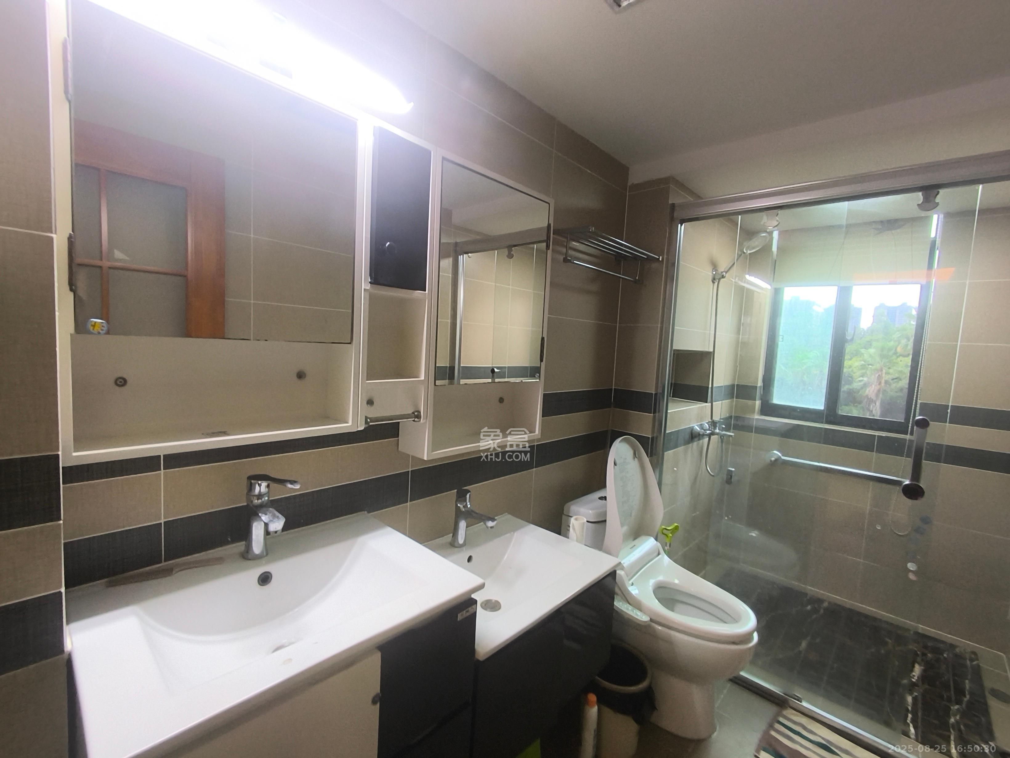 星电恬园 4室2厅2卫 4200.0元/月 星电恬园 4室2厅2卫 4200.0元/月室内图